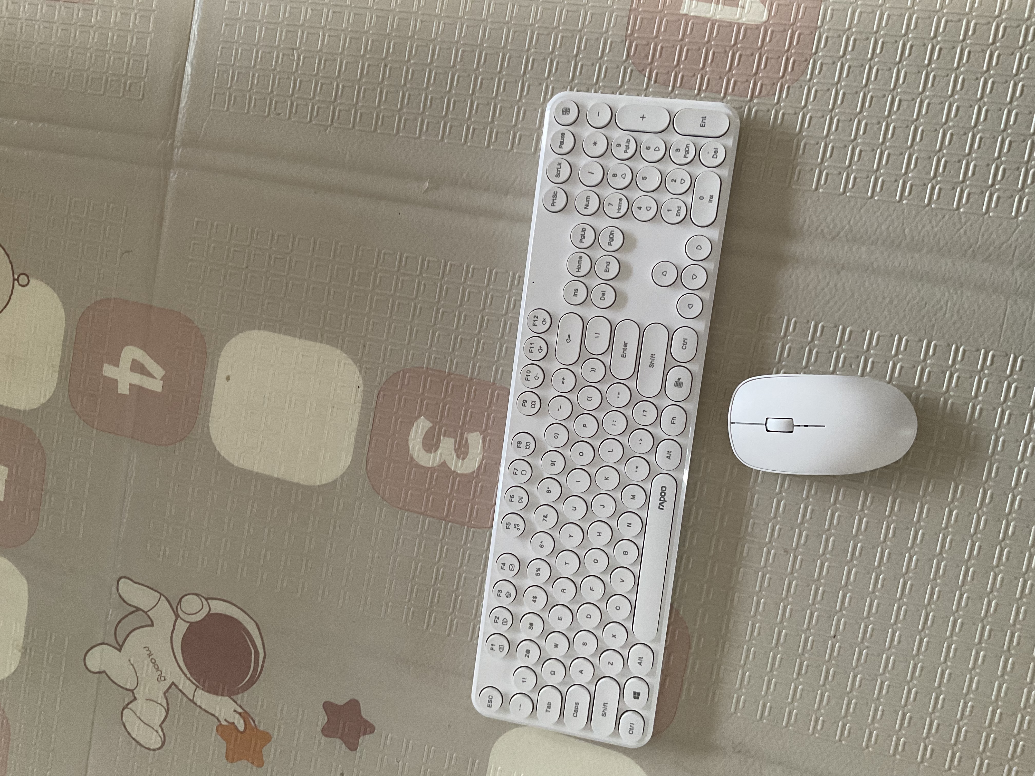 雷柏（Rapoo）X260S 键鼠套装 无线键鼠套装 办公键盘鼠标套装 电脑键盘 笔记本键盘 白色 实拍图