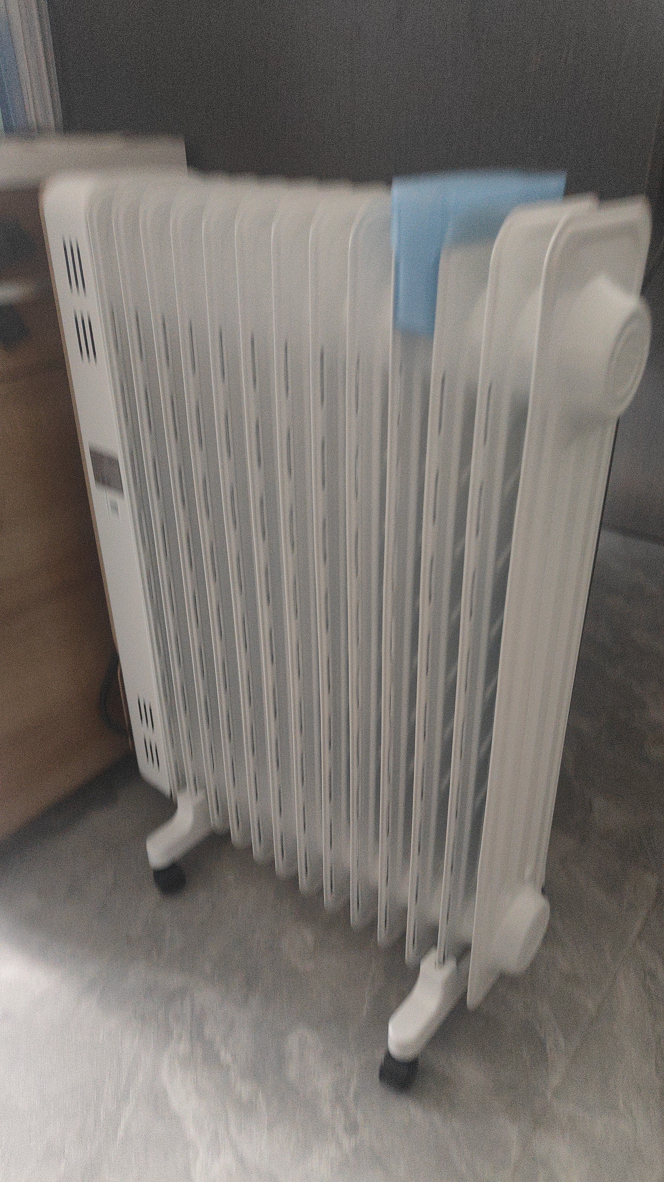 美的（Midea）【金缕衣】家用电热油汀取暖器立式电暖器 13片电暖气 全屋升温取暖神器/节能加湿烘衣NY2213-18GW 实拍图