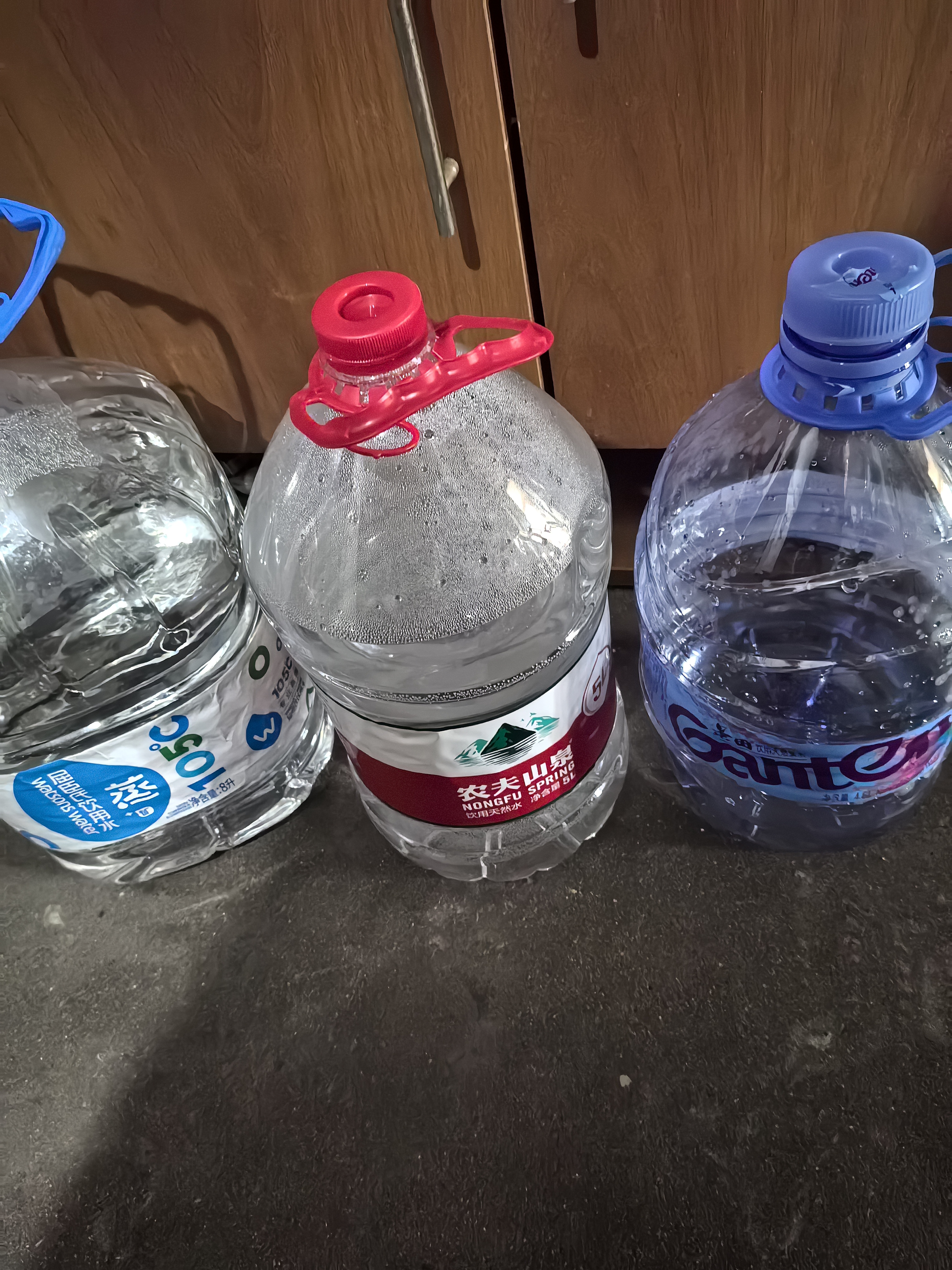 农夫山泉饮用天然水4L*4桶 纸箱塑膜随机发货大桶装 家用桶装水 实拍图