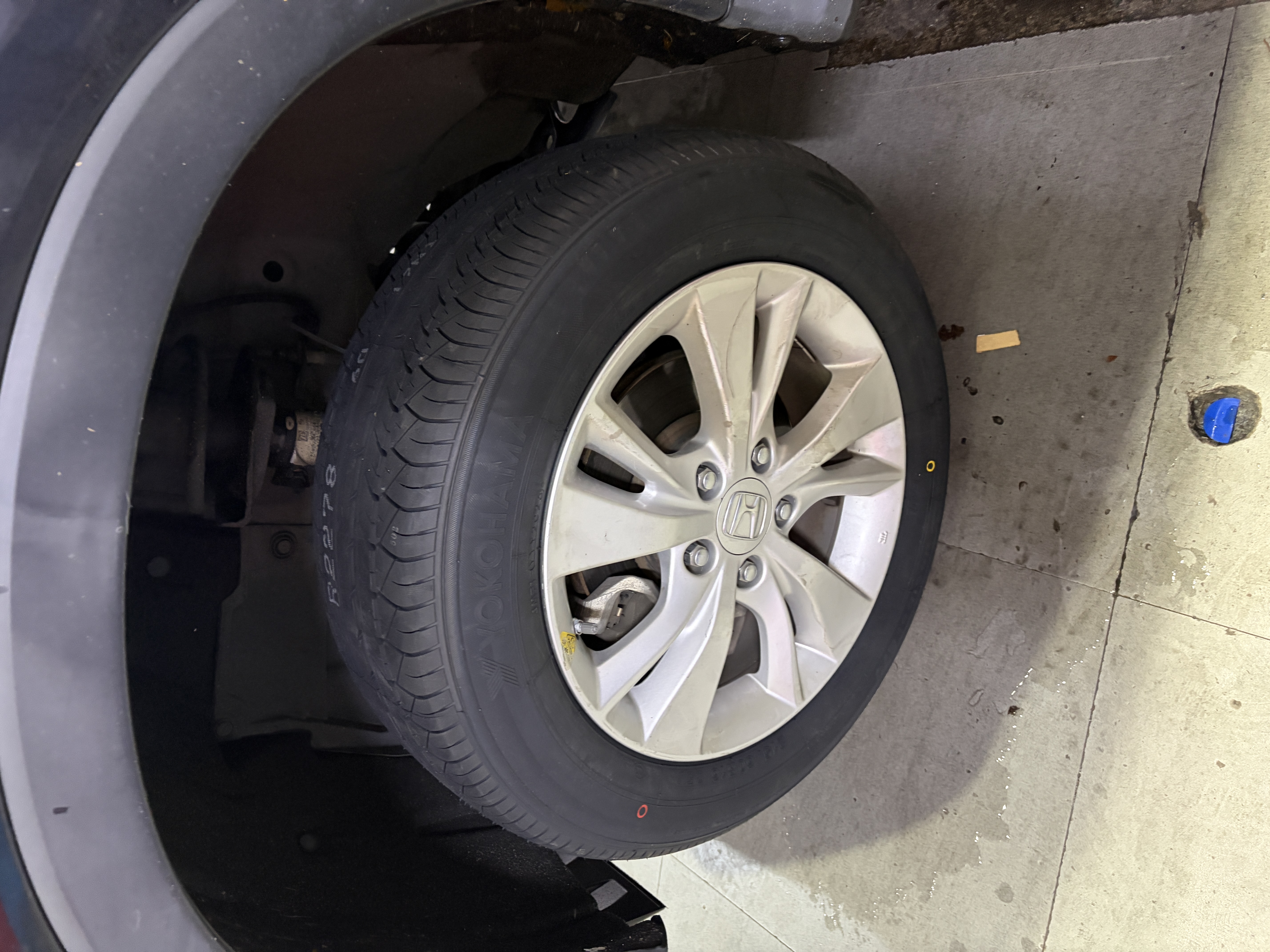 优科豪马横滨轮胎/汽车轮胎 215/60R16 95V E70B 原配丰田/凯美瑞 实拍图