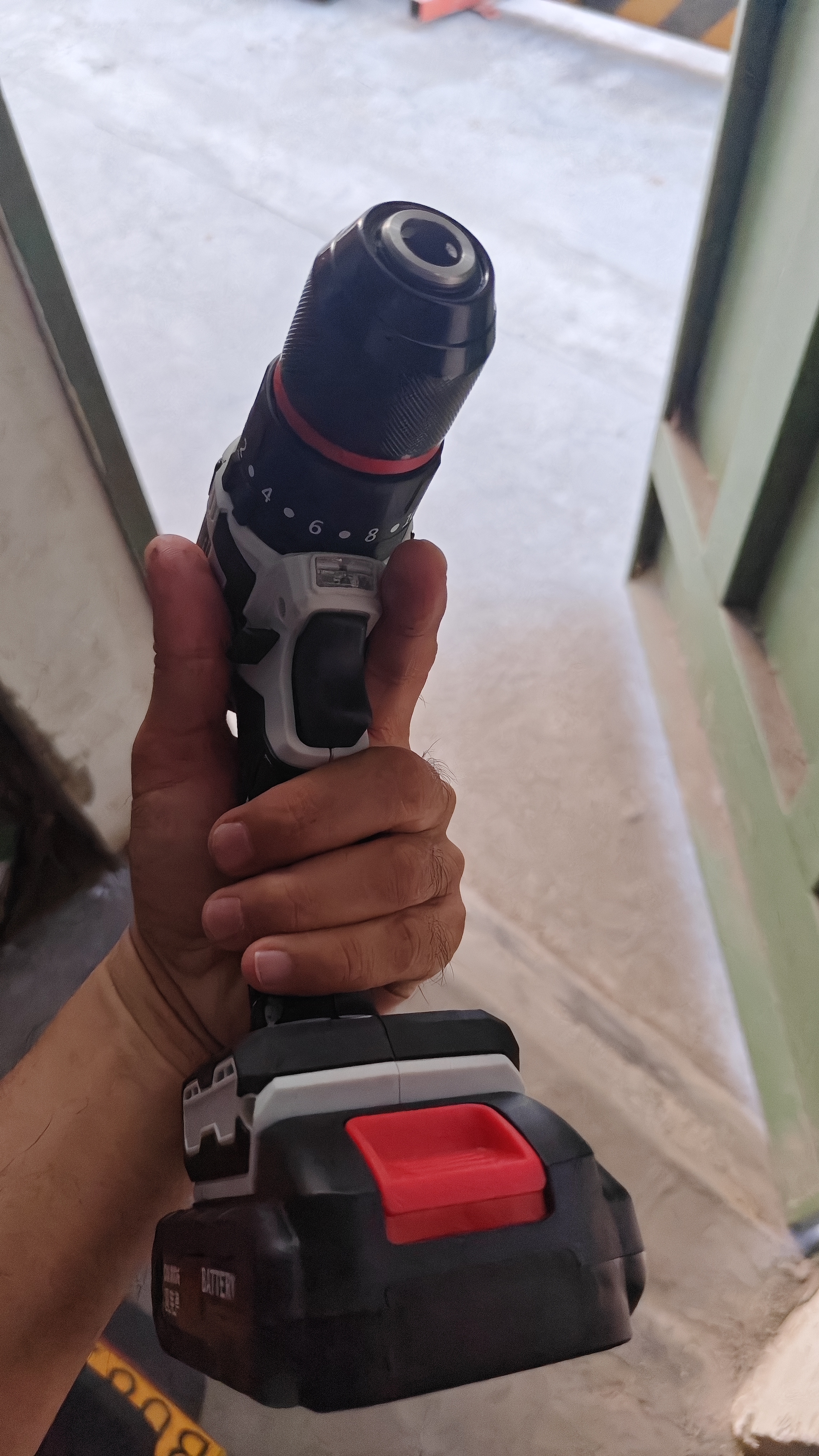 欧莱德21V无刷冲击电钻手电钻电动螺丝刀充电式双速锂电钻工具箱套装 实拍图