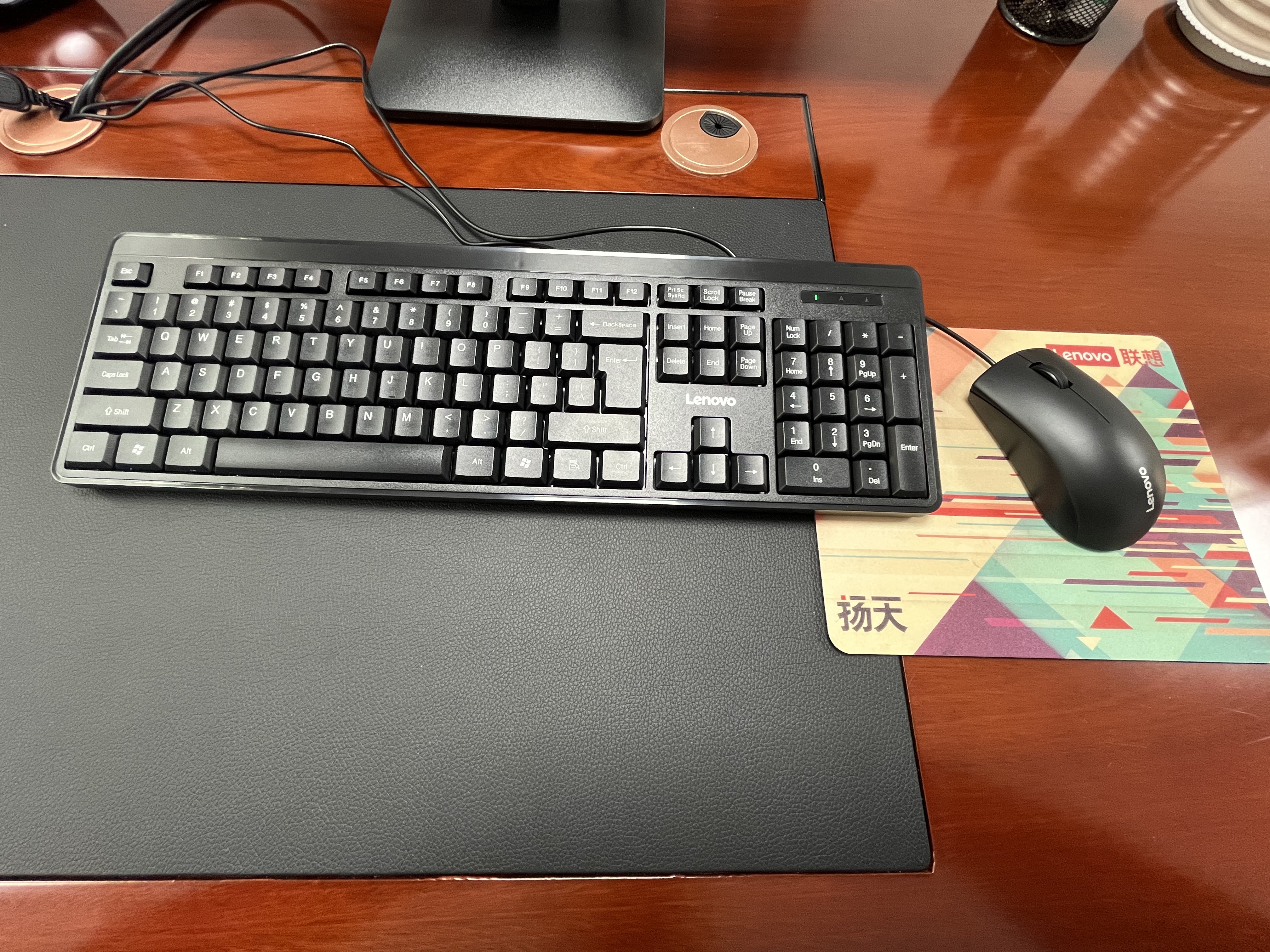 联想（Lenovo）KM210键盘鼠标套装 有线键鼠套装 全尺寸商务办公  笔记本电脑键盘台式机一体机 黑色 实拍图