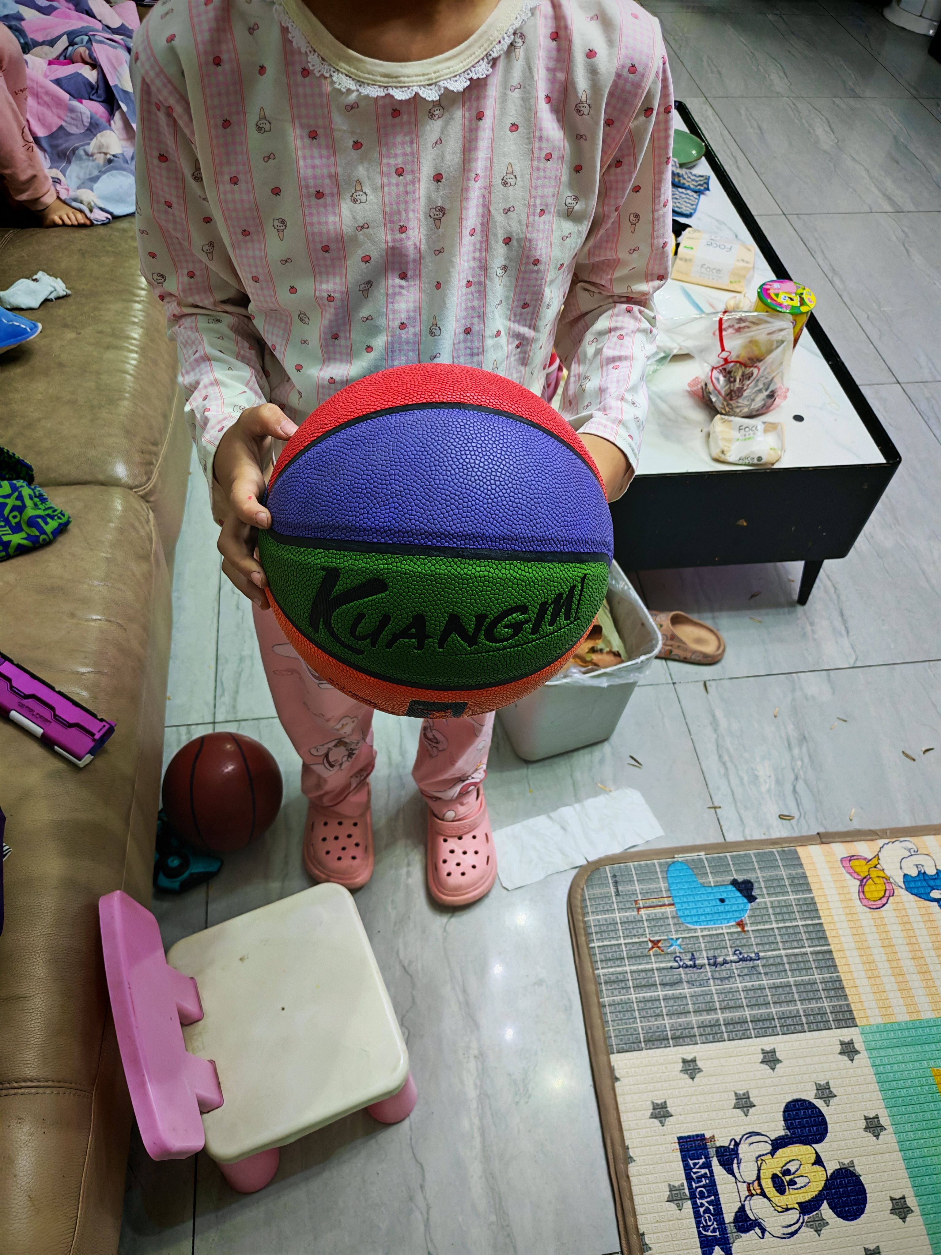 狂迷（kuangmi）5号篮球儿童小学男女生吸湿PU防滑手感比赛训练专业球 实拍图