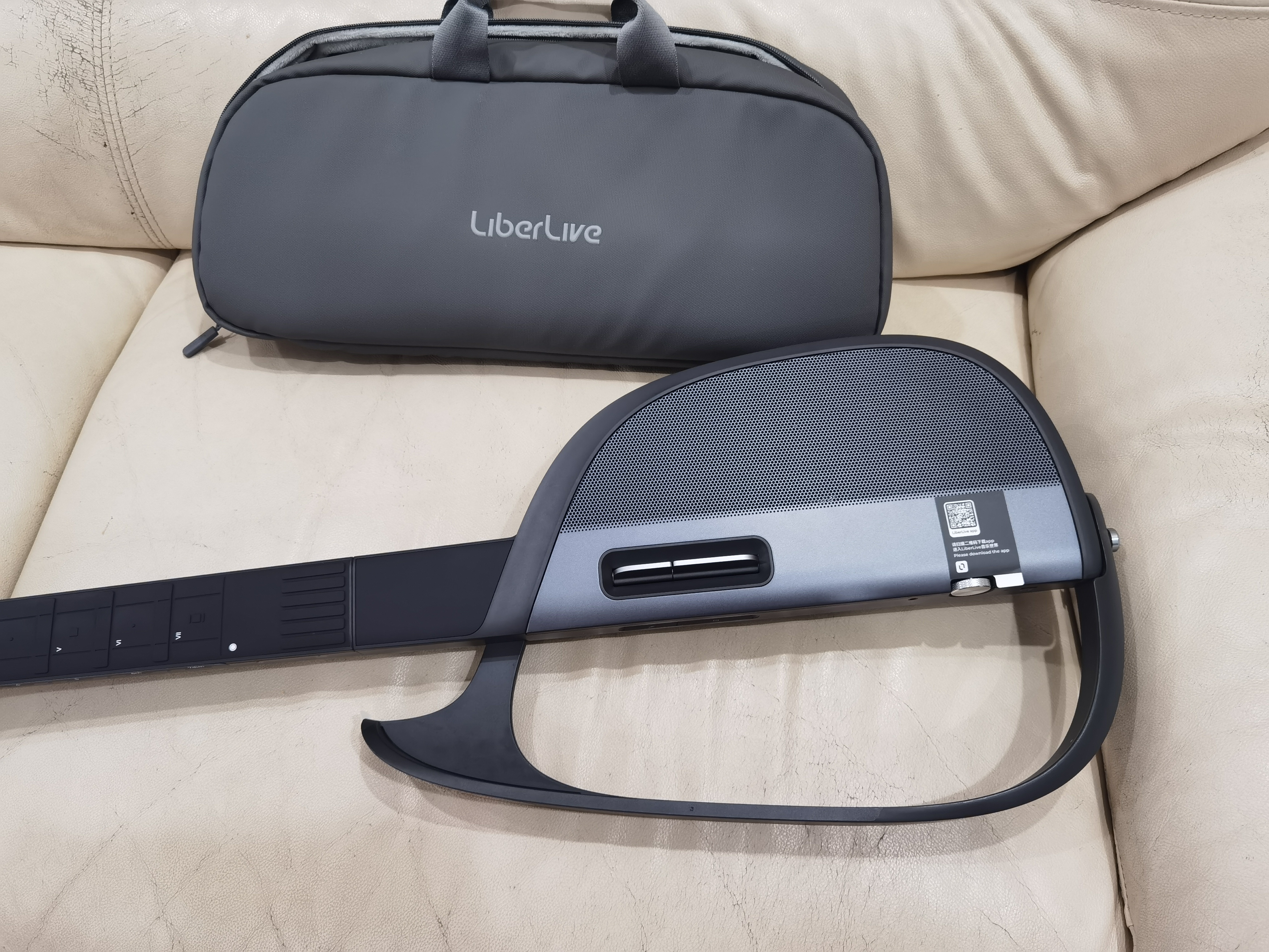 LIBERLIVE C2 无弦吉他智能电子吉他 引力黑背带套装 实拍图