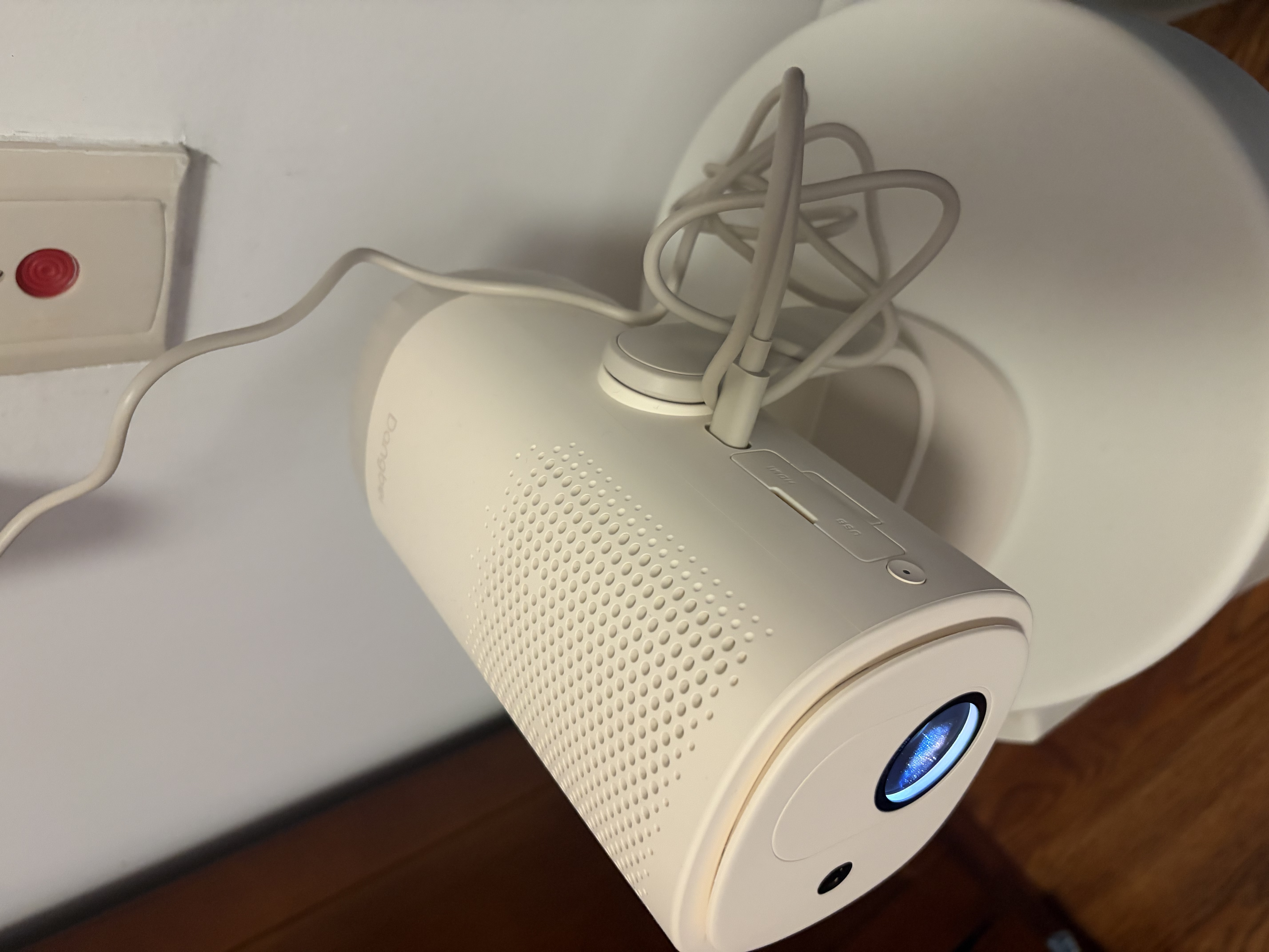 当贝Smart2 投影仪家用 高清便携云台投影机 千元智能家庭影院国家补贴（米家互联 氛围音响） 实拍图