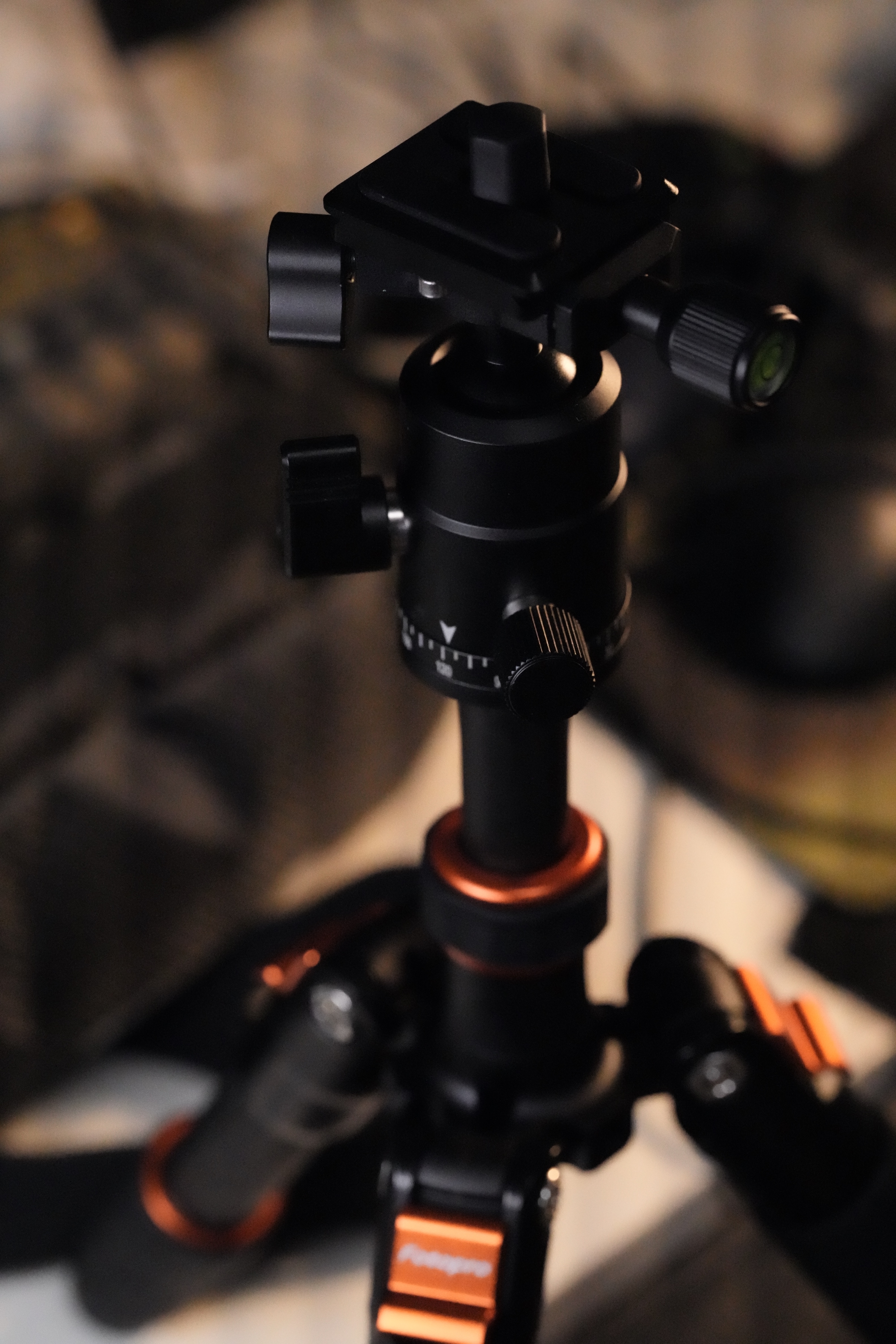 富图宝（Fotopro）M-4C pro+42QP 便携反折碳纤维专业摄影数码相机桌面爬楼三脚架 数码相机三脚架云台 实拍图