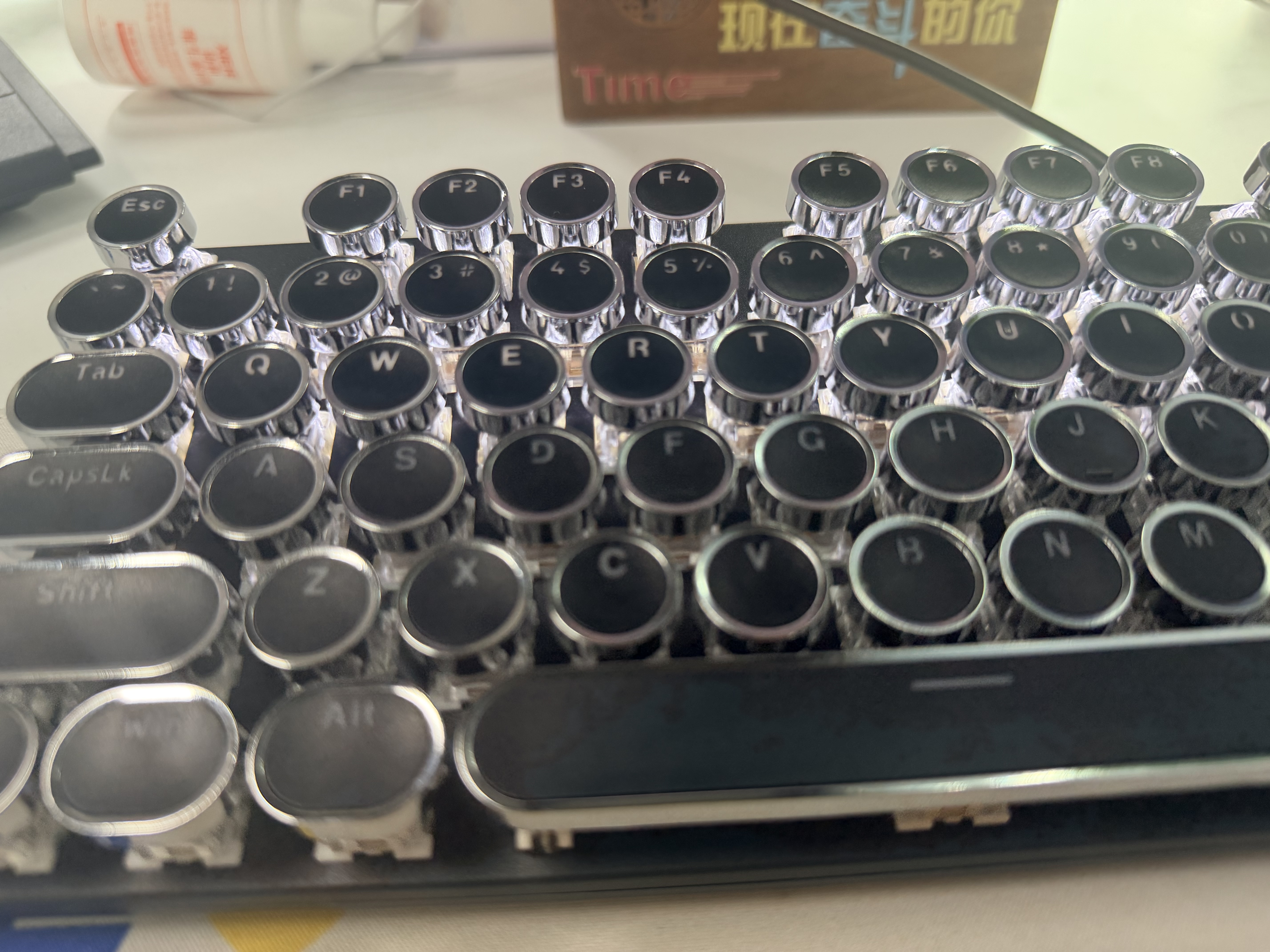 前行者（EWEADN）TK100朋克机械键盘电竞游戏有线台式电脑笔记本外接办公打字复古外设吃鸡104键 黑色白光黑轴 实拍图