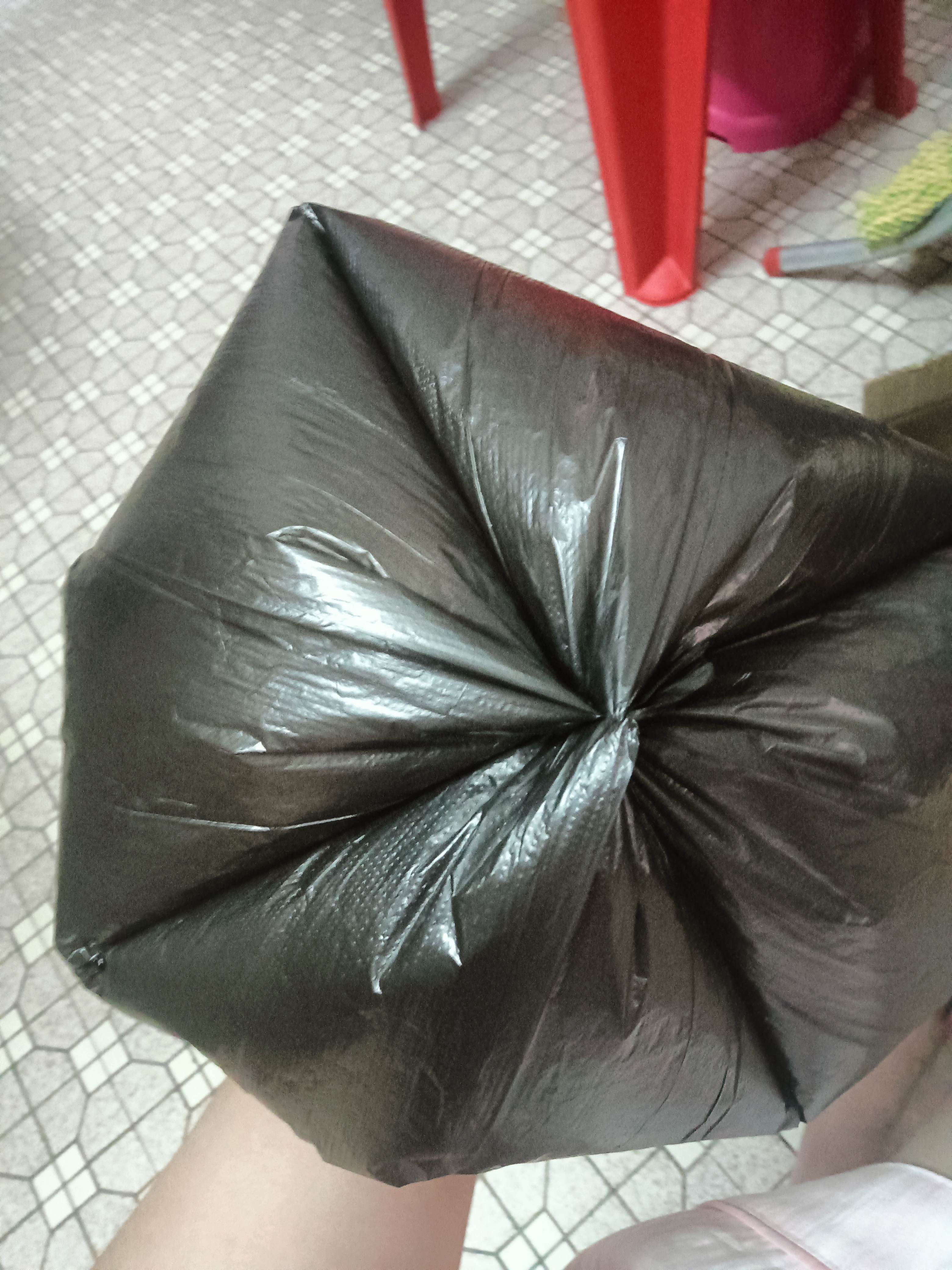 京东物流 升级规格家用垃圾袋背心手提式厨房宿舍点断塑料袋 50只 实拍图