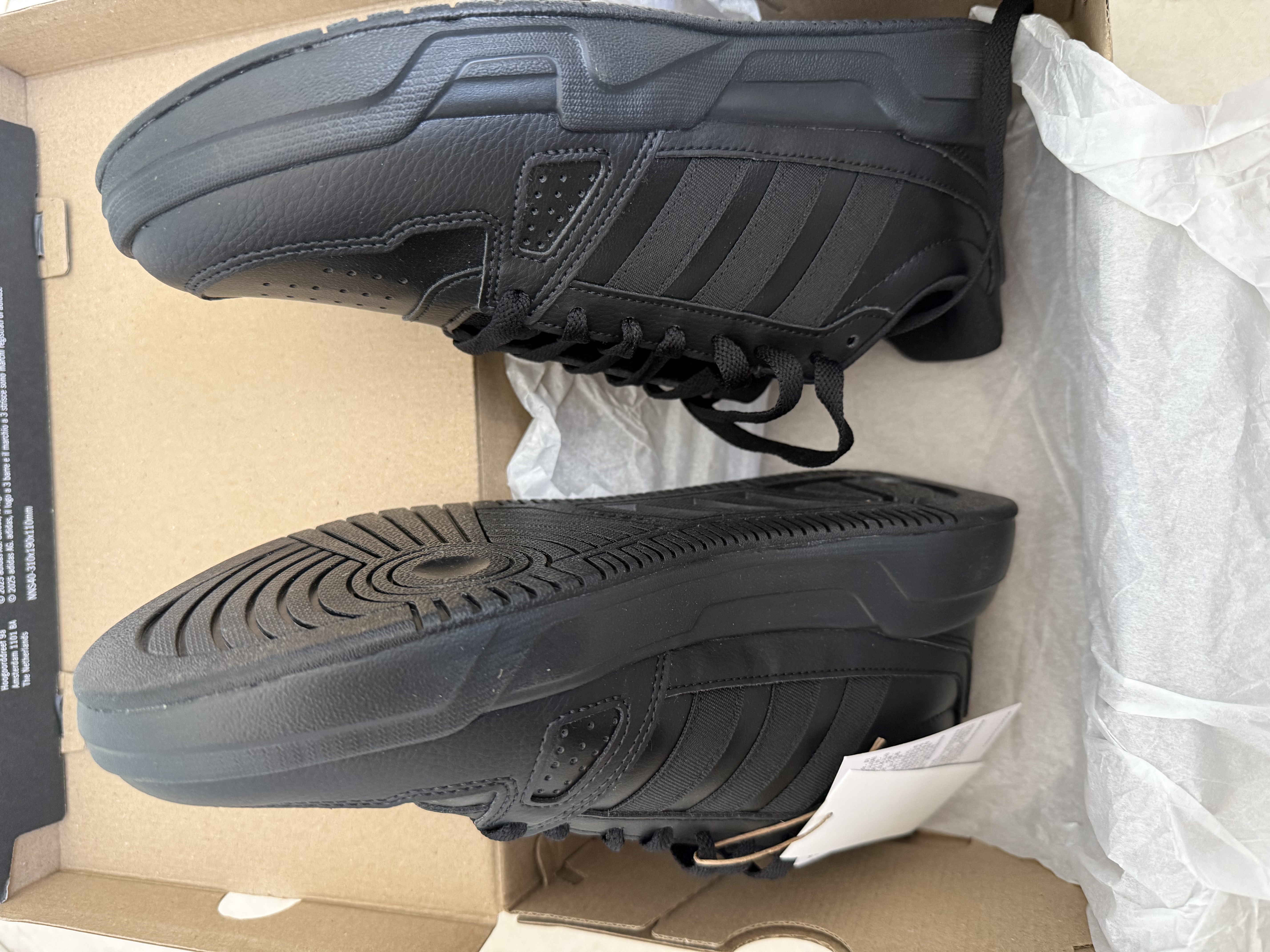 阿迪达斯（adidas） 男女鞋板鞋秋季皮面防泼水黑色百搭运动休闲鞋 碳黑 42 实拍图