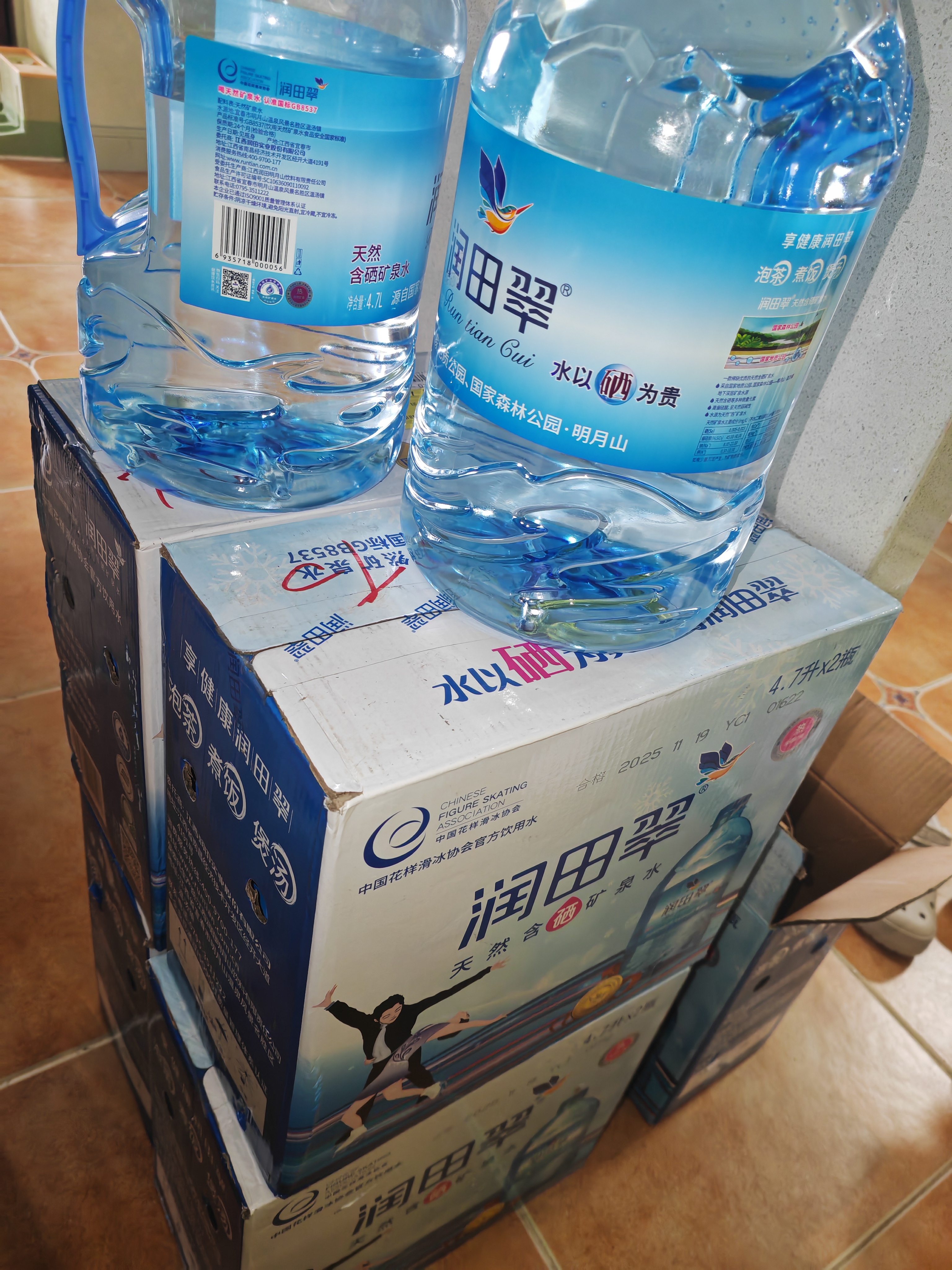 润田翠（runtian）  天然含硒矿泉水  家庭饮用水 大桶装  4.7升*2瓶 整箱 实拍图