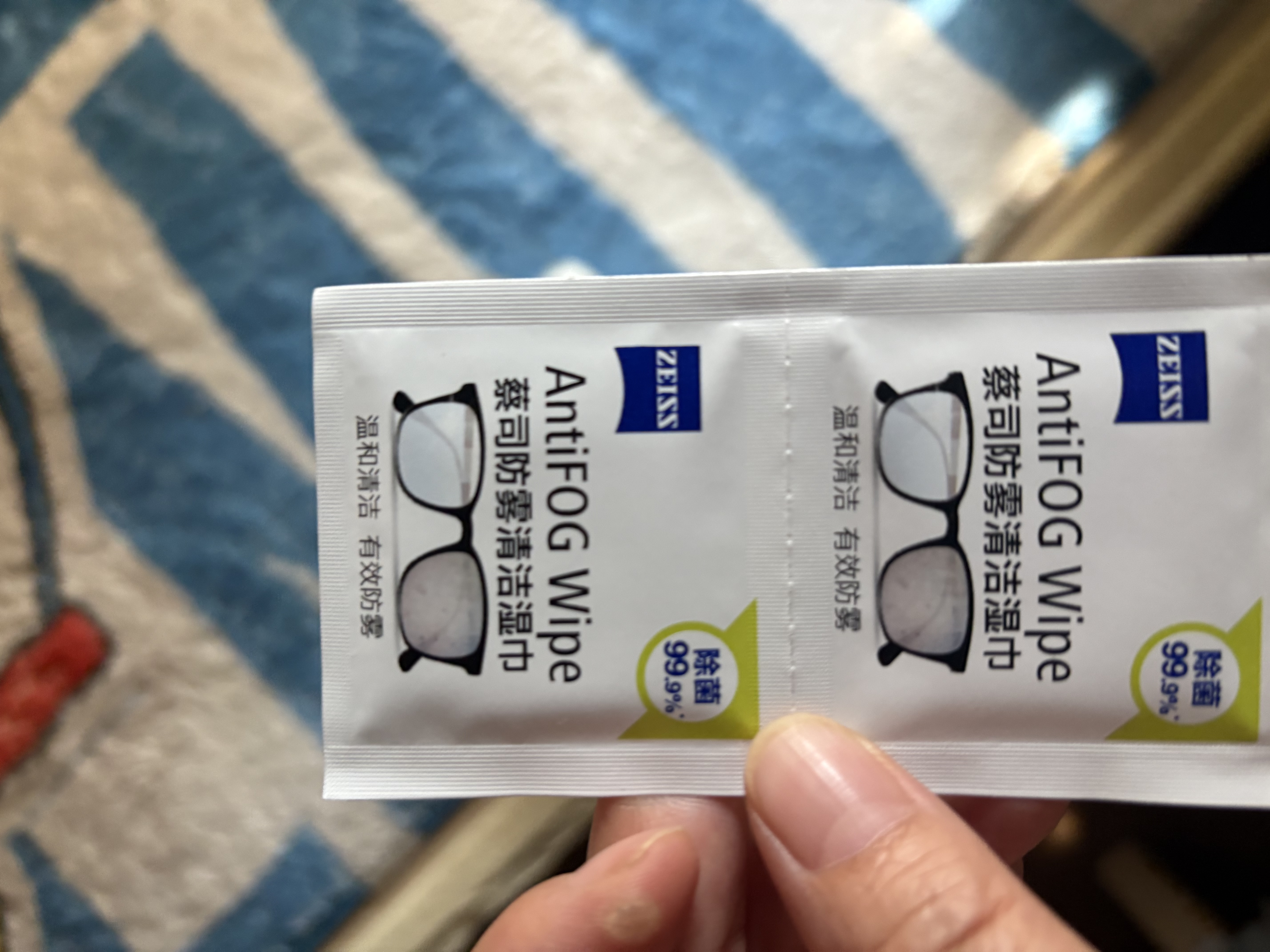 蔡司眼镜防雾清洁湿巾纸巾 镜片镜头护目镜游泳镜近视眼镜防起雾 防雾纸巾100片装 实拍图