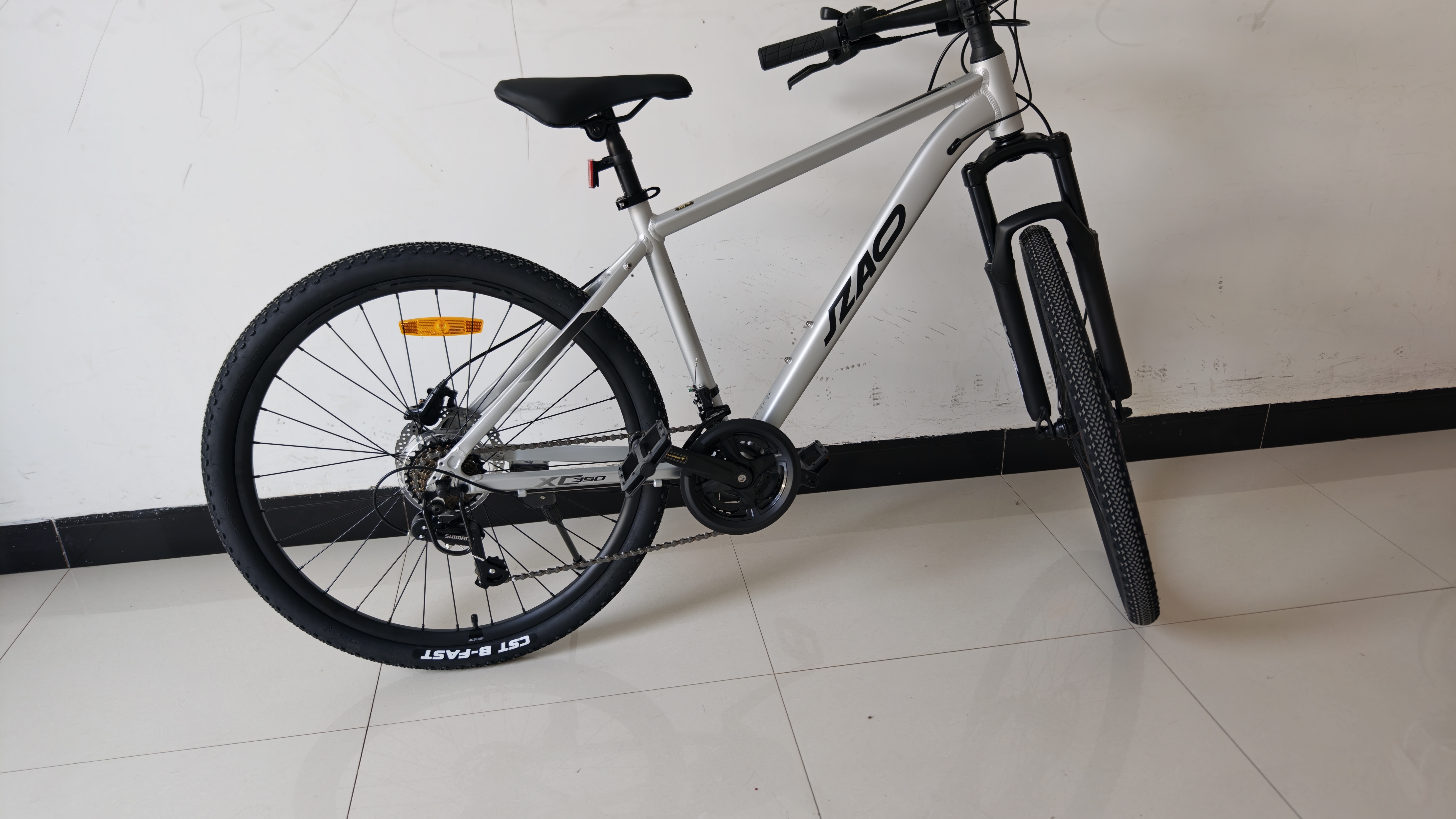 京东京造 XC350山地自行车铝合金禧玛诺21速油压碟刹成年人学生17寸时空银 实拍图