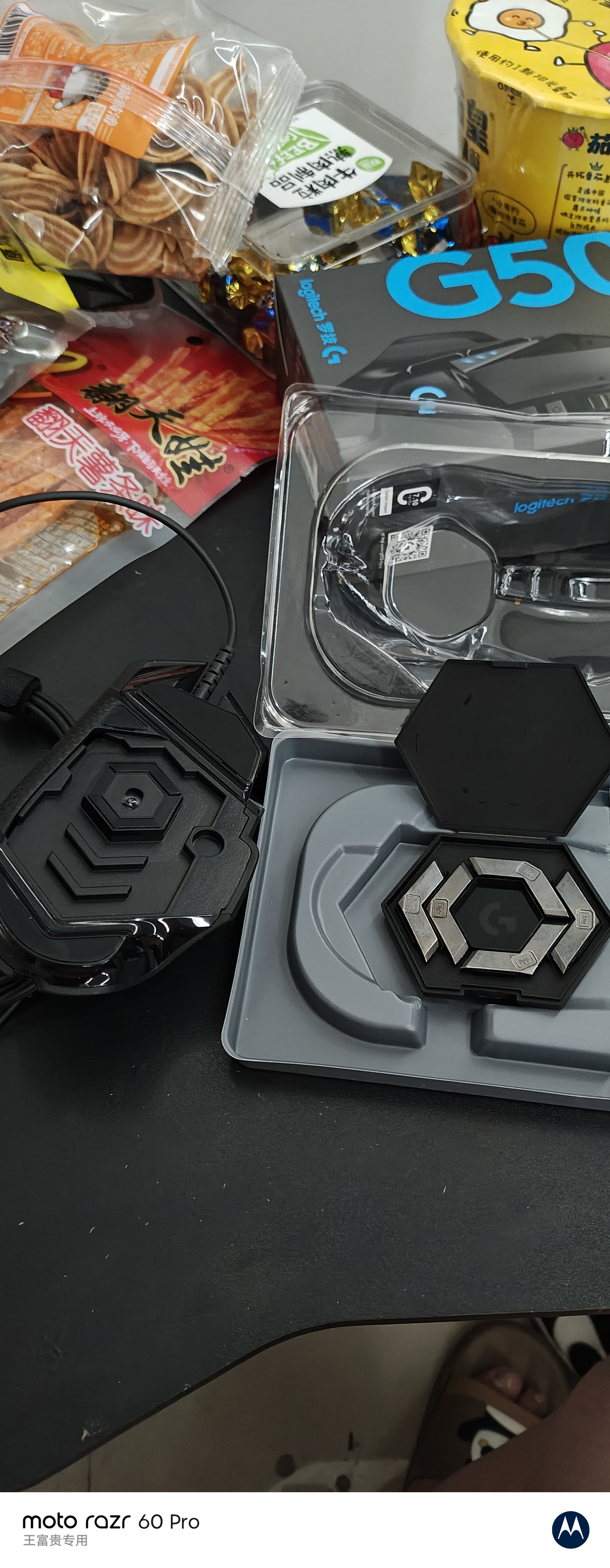 罗技（G） G502 HERO主宰者 有线鼠标 游戏鼠标  g502hero  可配重HERO引擎 礼盒送男友 RGB炫彩灯光 G502H（阿狸贴纸） 实拍图