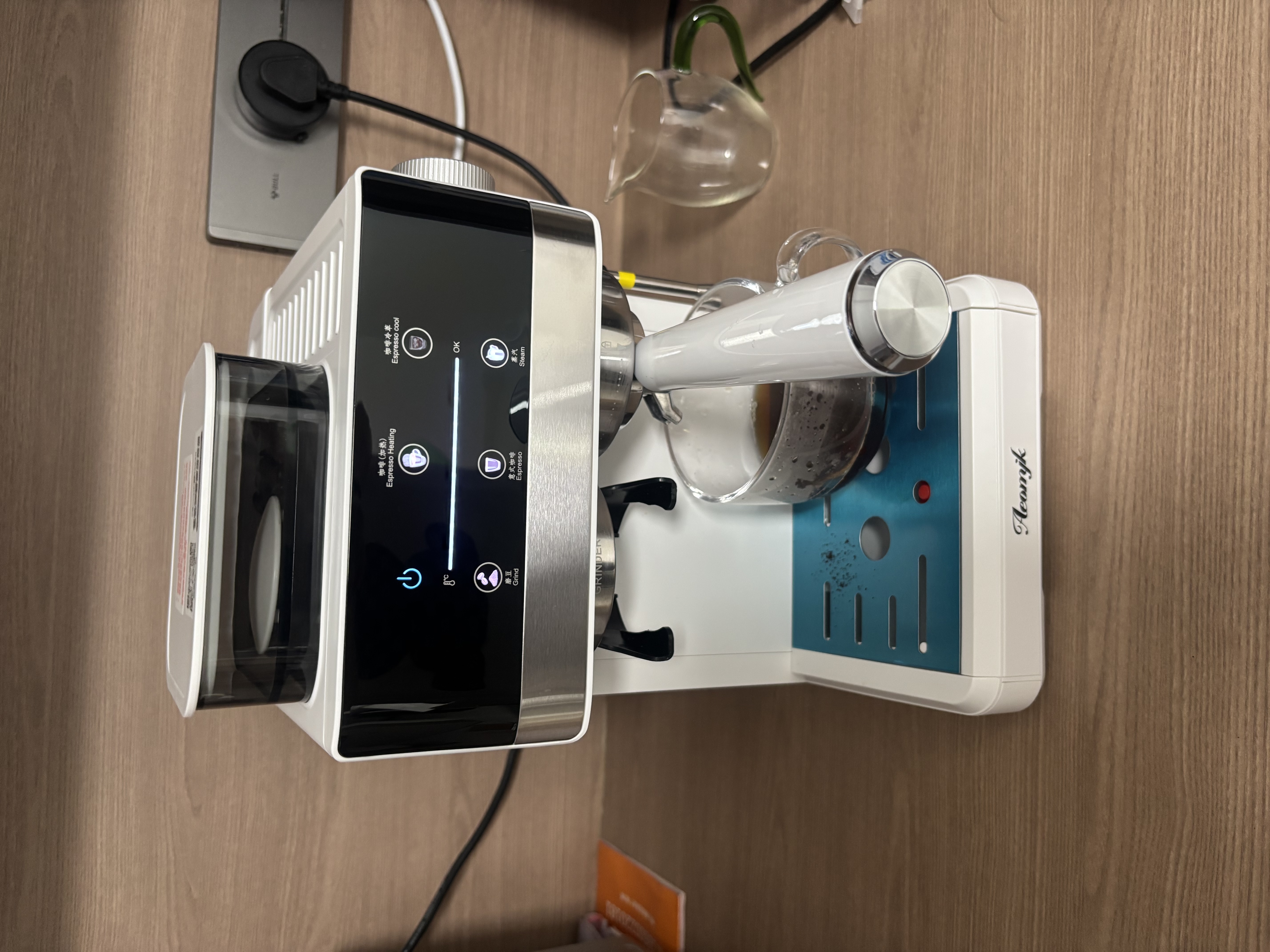 AEOMJK艾摩客冷热双萃咖啡机研磨一体机半全自动 家用速萃强劲奶泡办公室咖啡机【节日礼物】CM5520 冷热双萃 研磨一体5520白色【店长推荐】 实拍图