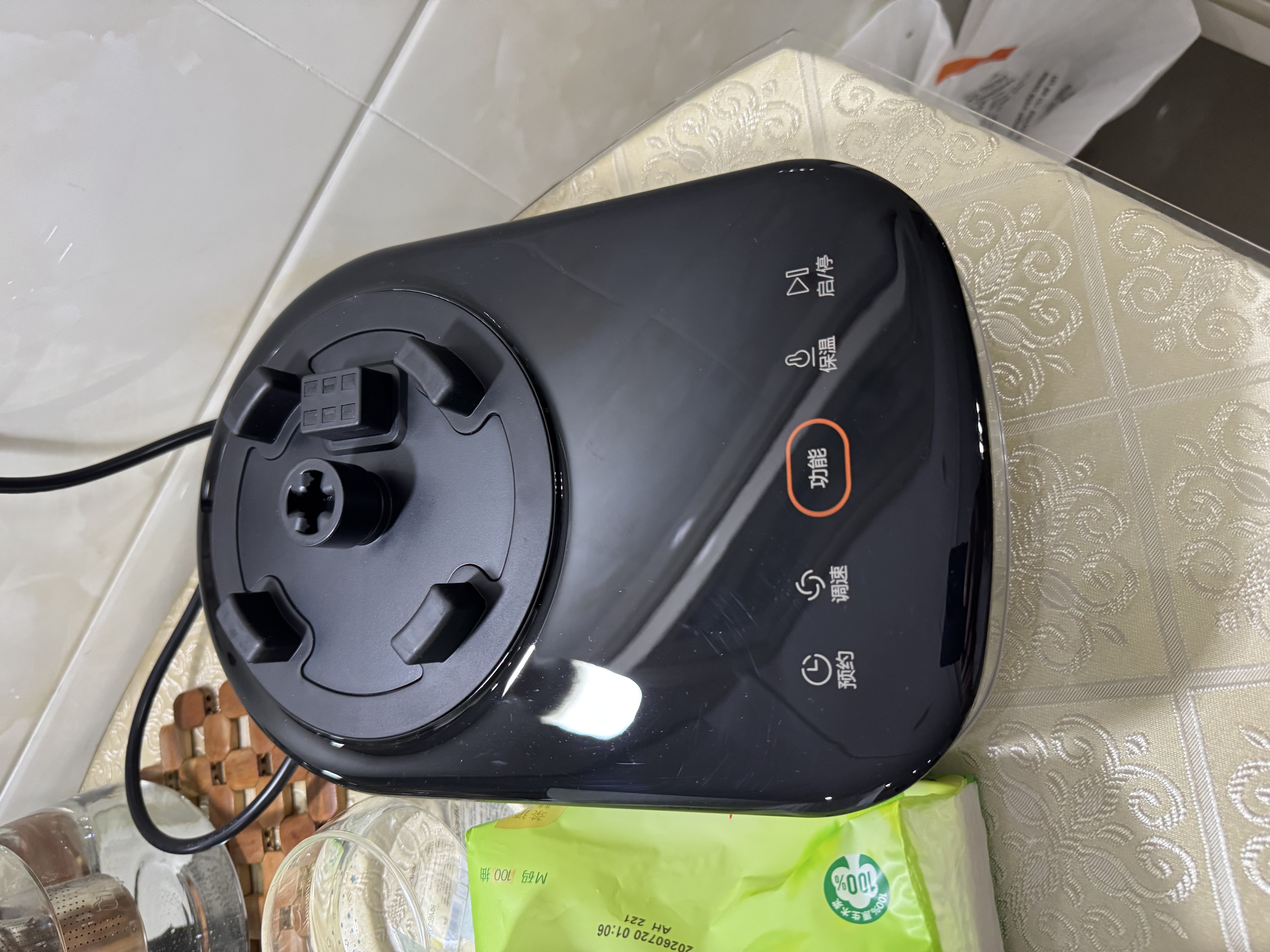 苏泊尔（SUPOR）轻音破壁机 家用破冰碎冰榨汁机豆浆机1.75L大容量3-5人适用变频轻音触控彩屏 SP601R 实拍图