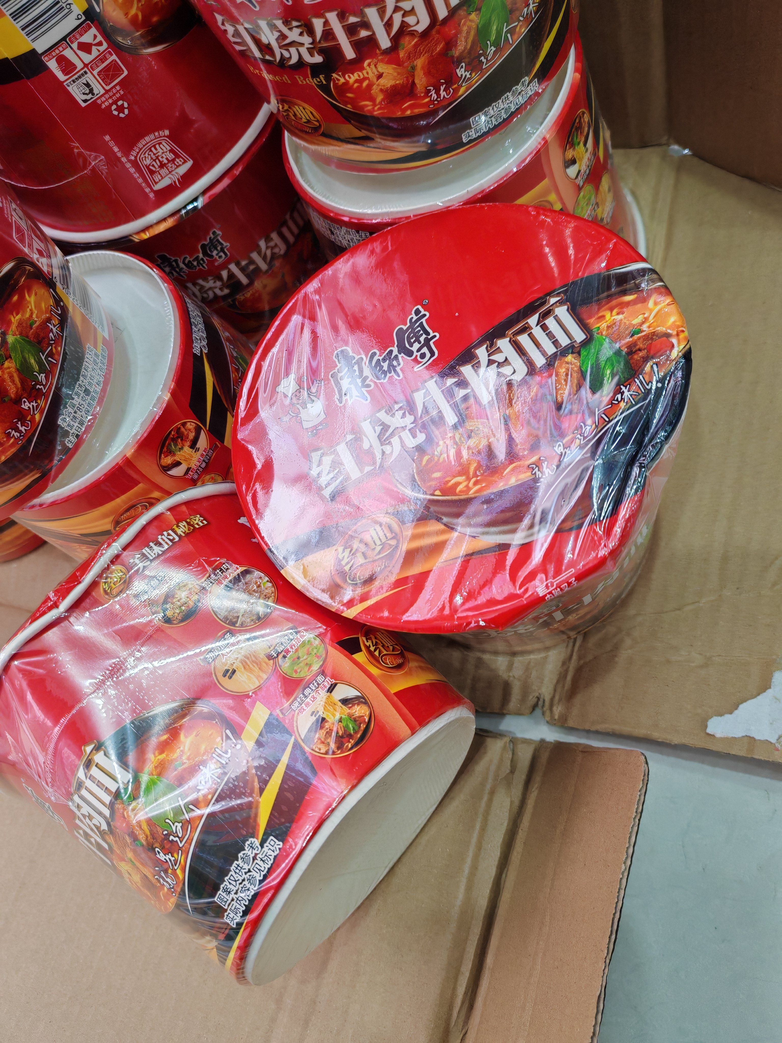 康师傅 方便面 经典红烧牛肉桶面110g*12 泡面整箱速食 方便食品 实拍图