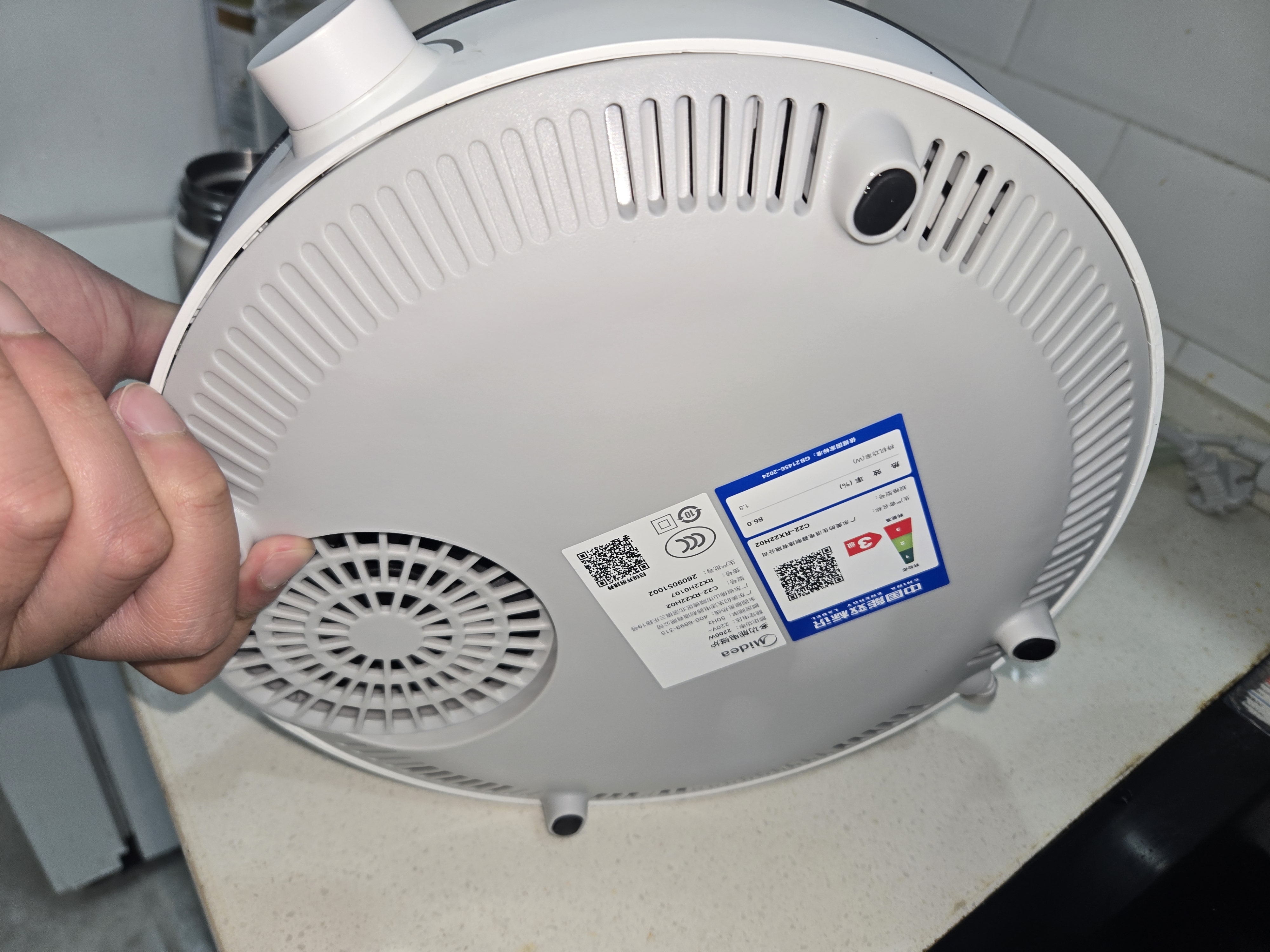 美的（Midea）电磁炉圆形无名火厨房家用多功能大功率 爆炒火锅炒菜蒸煮烧水 旋钮操控 C22-RX22H0107 实拍图
