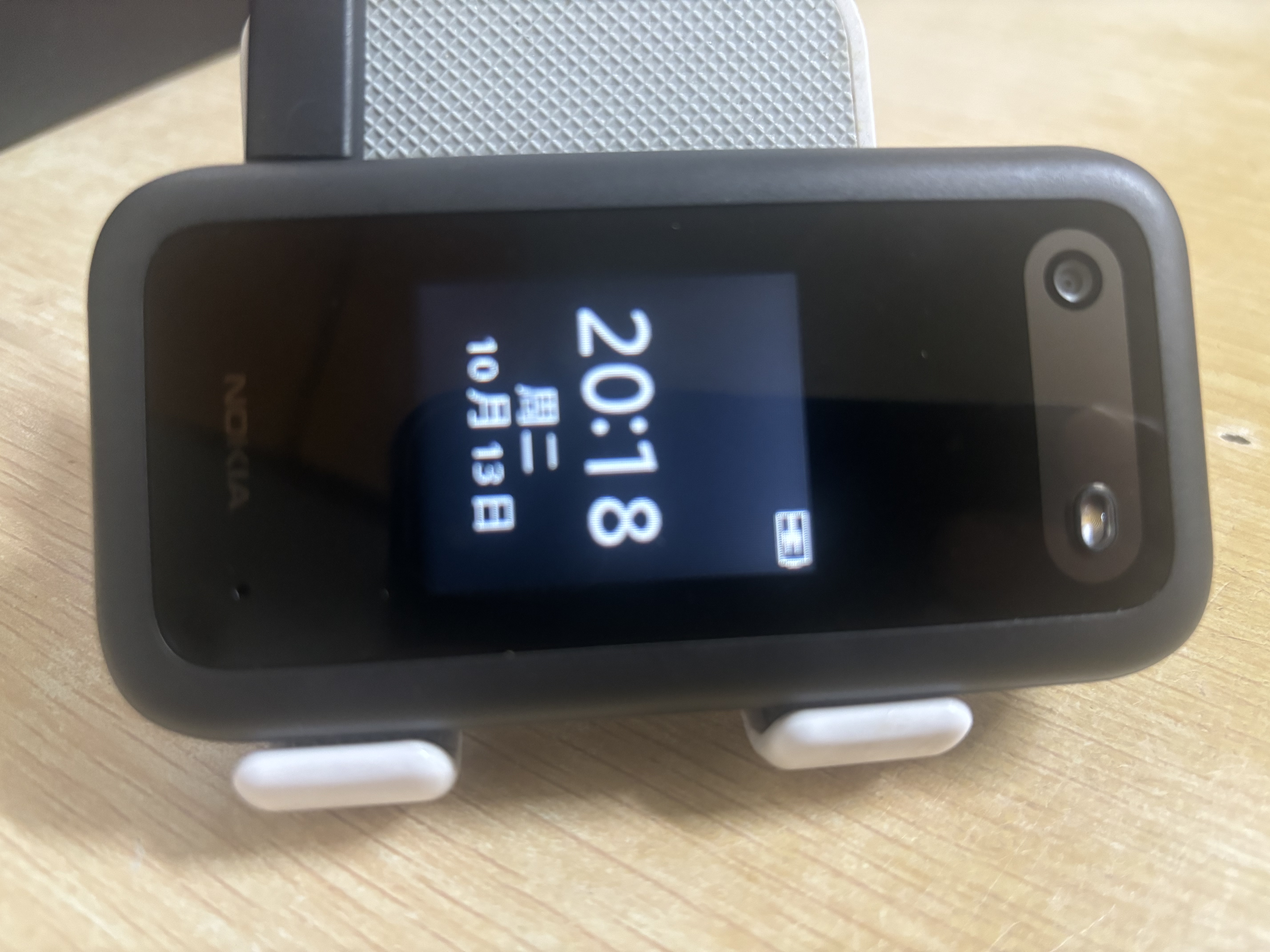 诺基亚 NOKIA 2660 Flip 4G 移动联通电信 双卡双待  翻盖手机 备用手机 老人老年手机 学生手机 黑色 实拍图