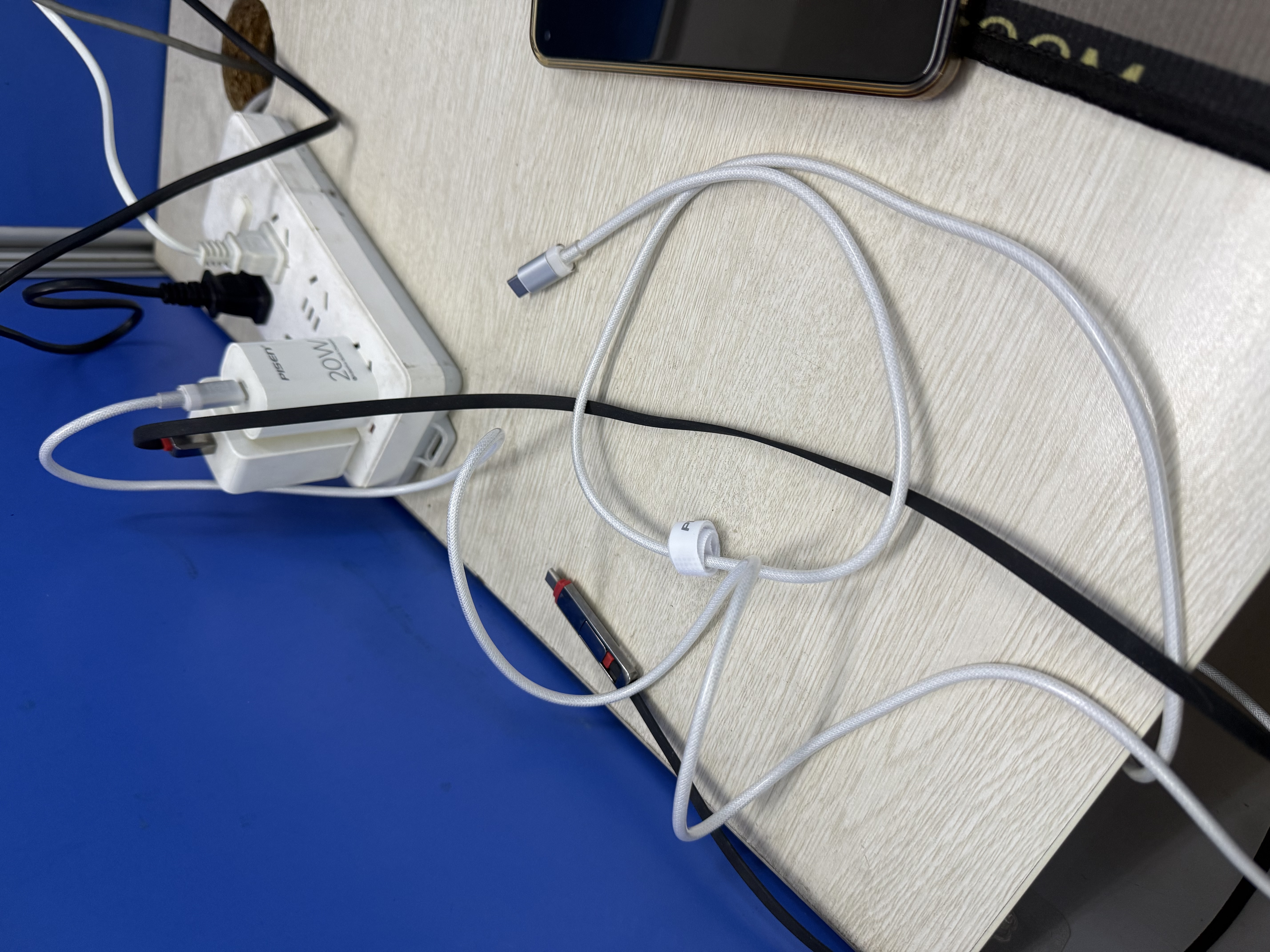 品胜[冰川透明]苹果18promax数据线type-c充电线双头PD60W快充车载适用iPhone17/16手机平板笔记本2m 实拍图