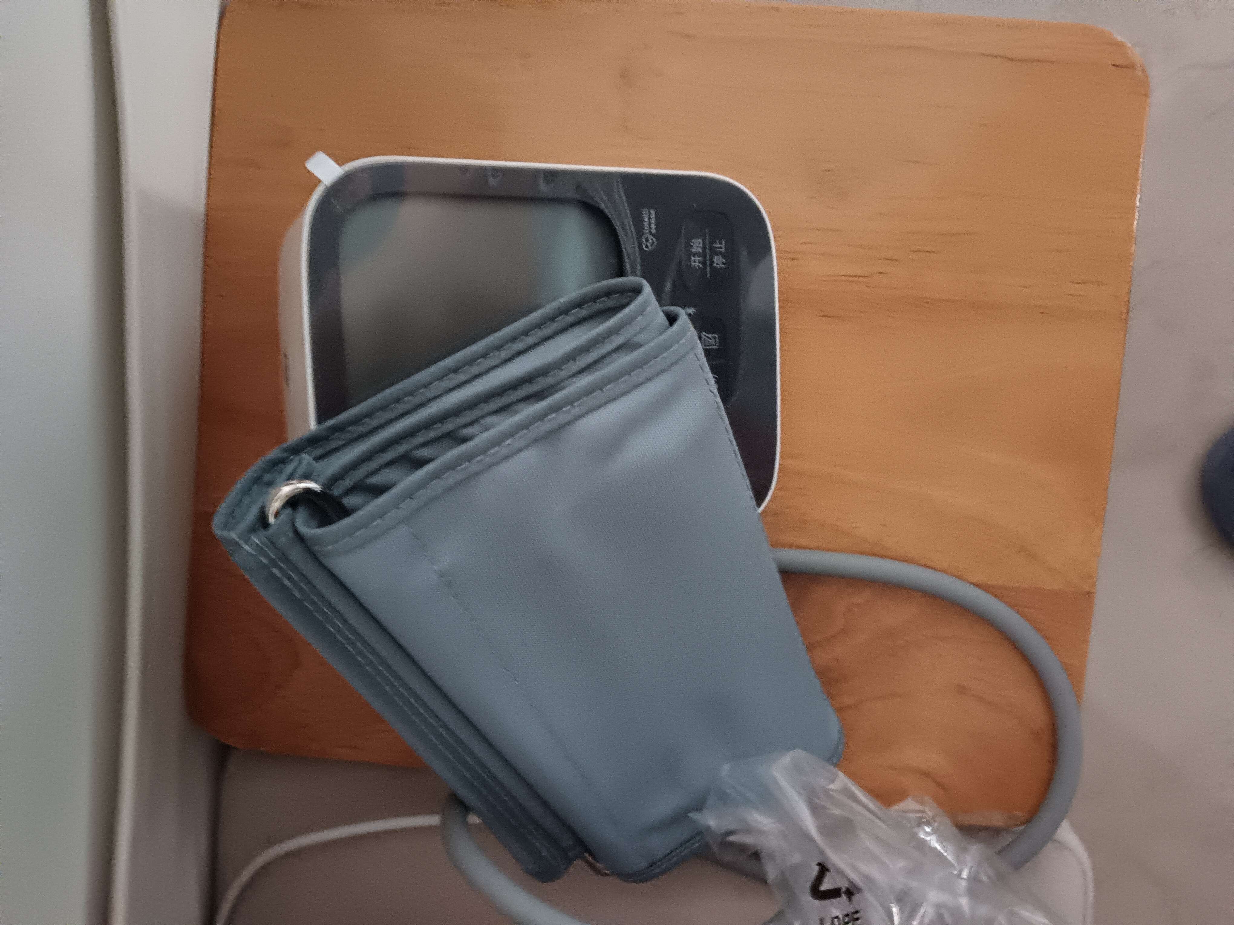 欧姆龙（OMRON）上臂式电子血压计血压仪充电语音家用蓝牙医用测量仪A866T 实拍图