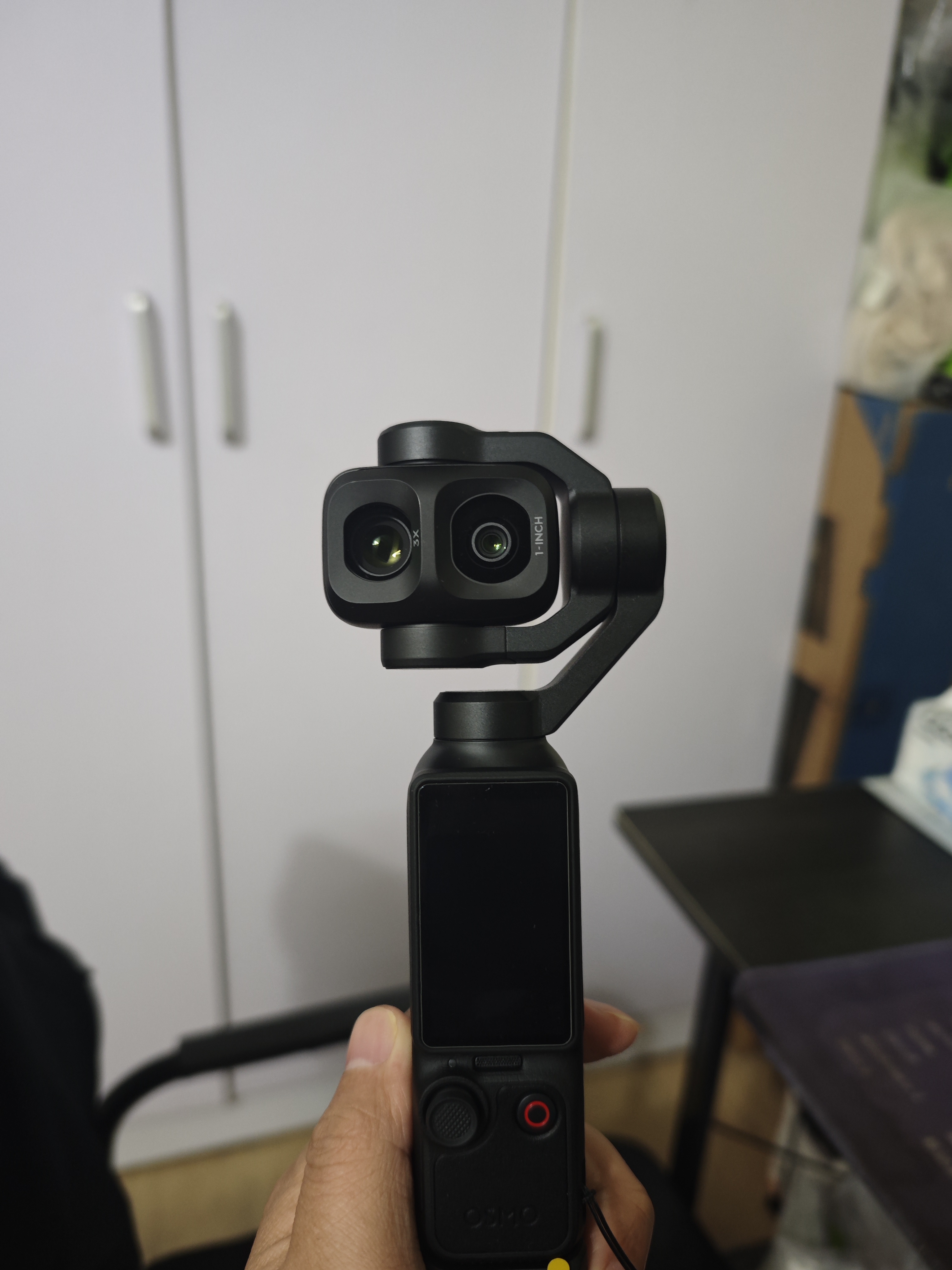 大疆 DJI Osmo Pocket 4P 双主摄口袋电影机 OP灵眸手持数码云台相机便携美颜摄像 标准套装 实拍图