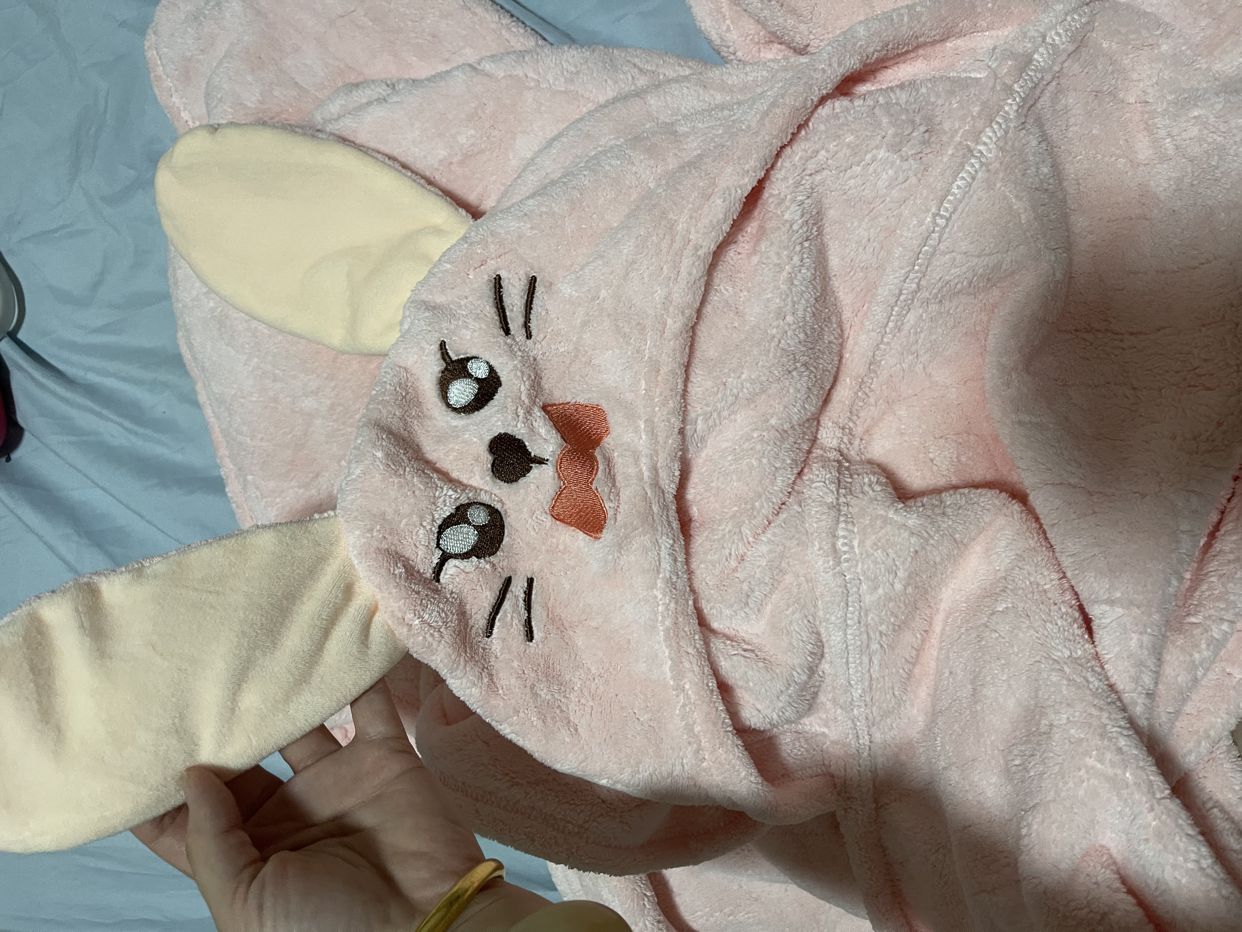 欧孕（OUYUN）婴儿浴巾珊瑚绒吸水速干儿童斗篷浴袍带帽宝宝 拉蒂兔 150*100 实拍图