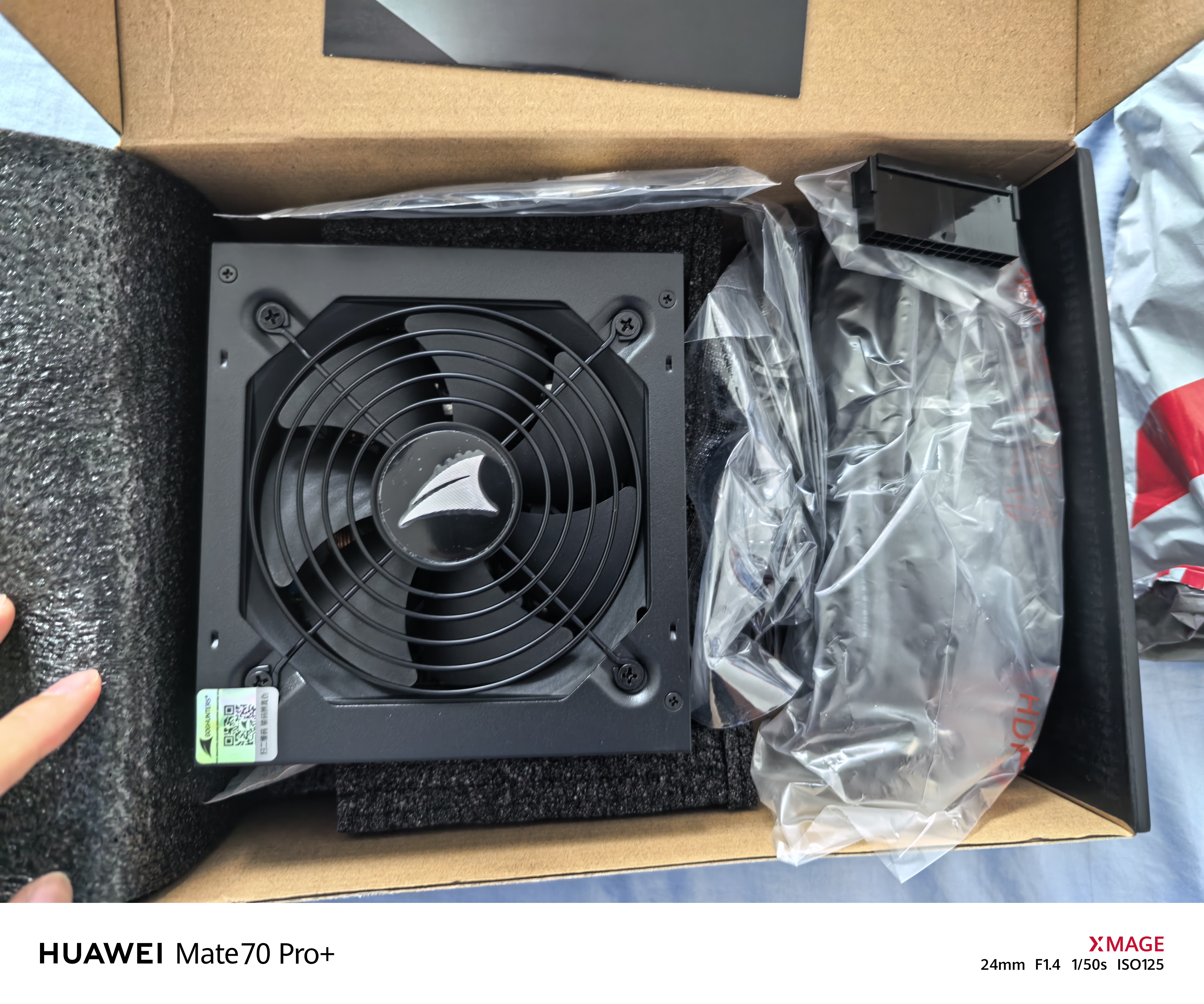 长城（Great Wall）额定550W X5金牌全模电脑电源（漏电监测/全电压/单路12V/70cm长线材） 实拍图