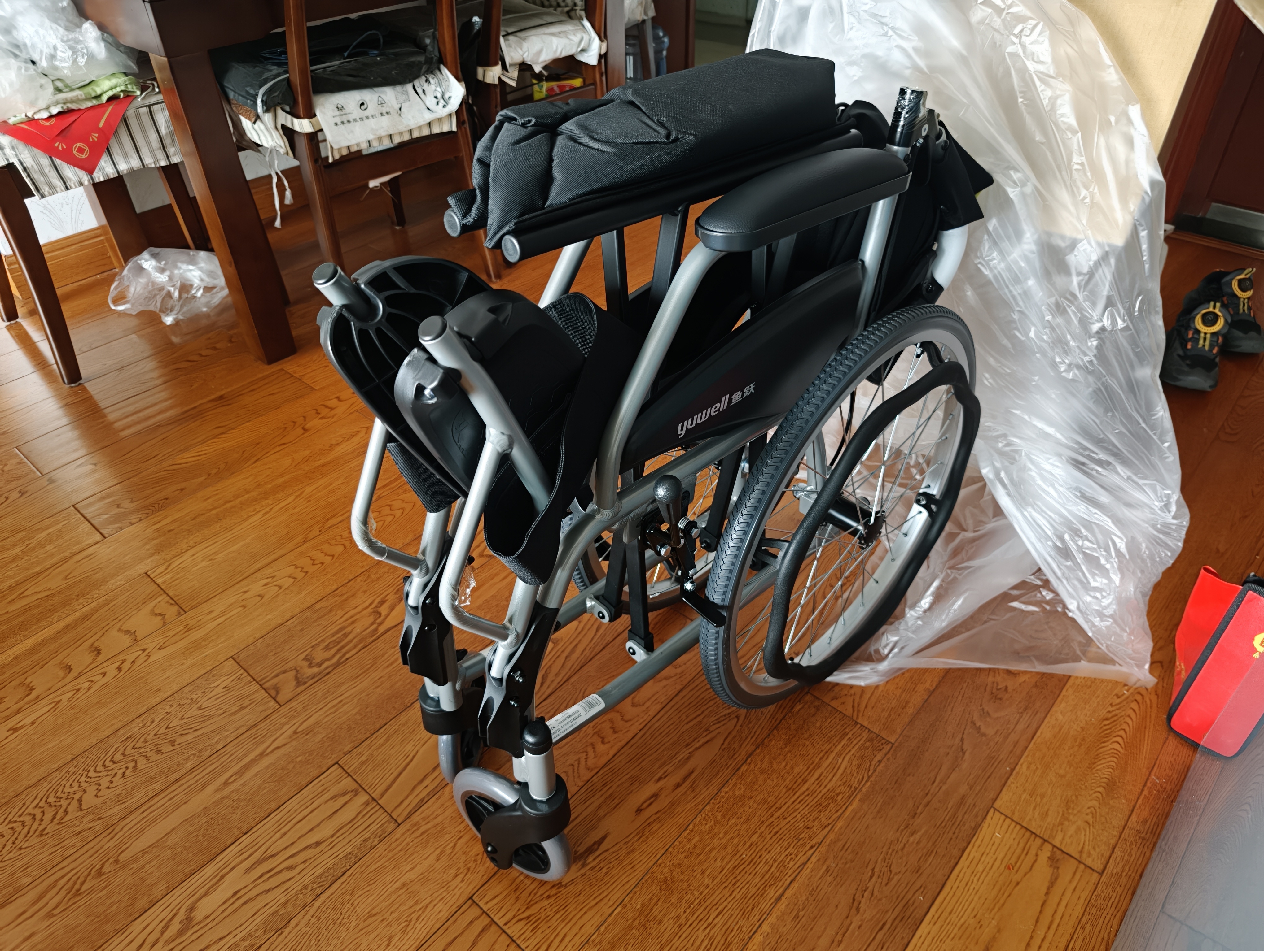 鱼跃（yuwell）手动轮椅车大轮轻便可折叠老人专用出行代步铝合金可折背H053C 实拍图