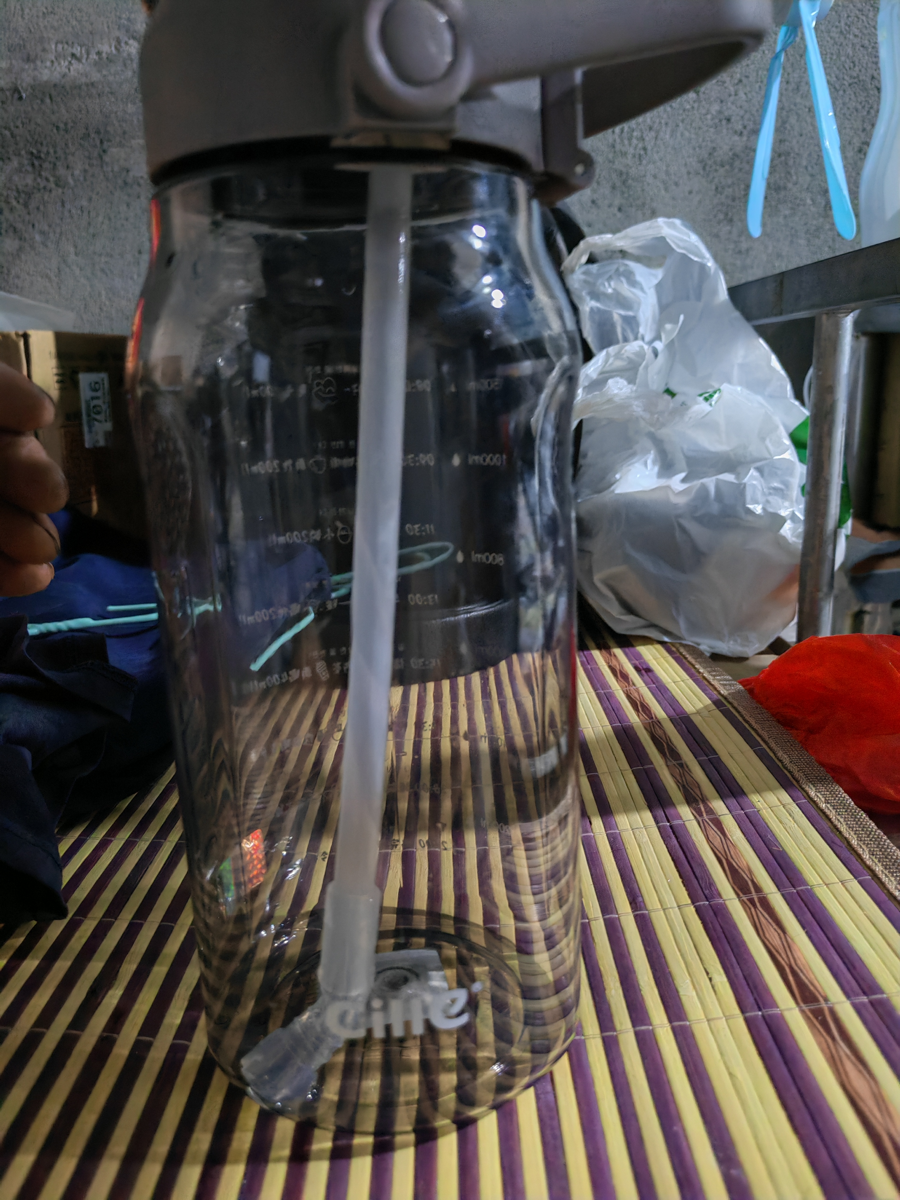 希乐（cille）大容量儿童水杯子男女户外健身吸管杯tritan塑料杯1.5L灰-2219 实拍图