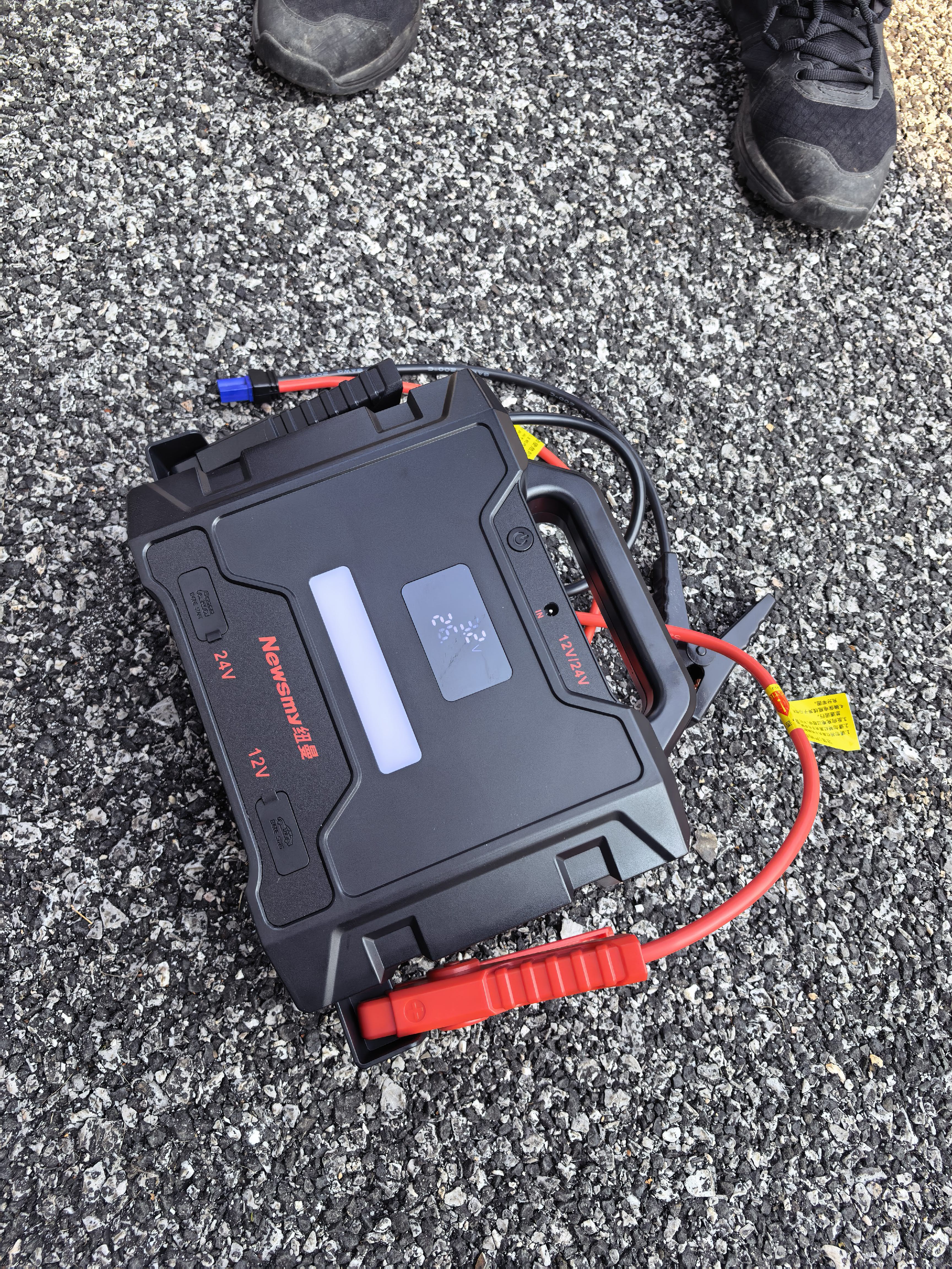 纽曼（Newsmy）W100汽车应急启动电源搭电宝车载电瓶强启12v24v通用大货车重卡车汽修厂救援磷酸铁锂反充80000mAh 实拍图