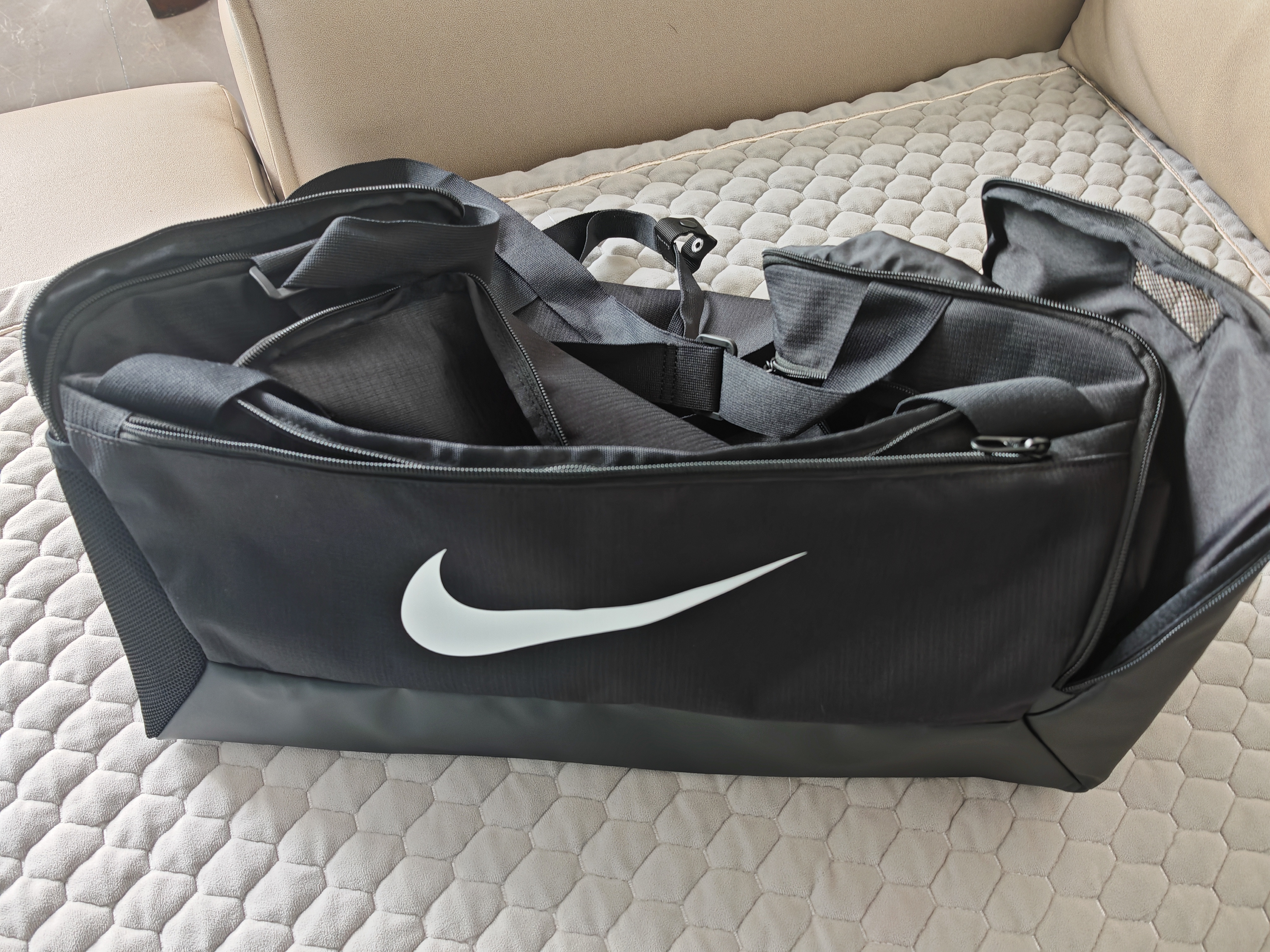耐克（NIKE）男女训练包 旅行包单肩包行李包桶包休闲包DM3976-010 黑 实拍图