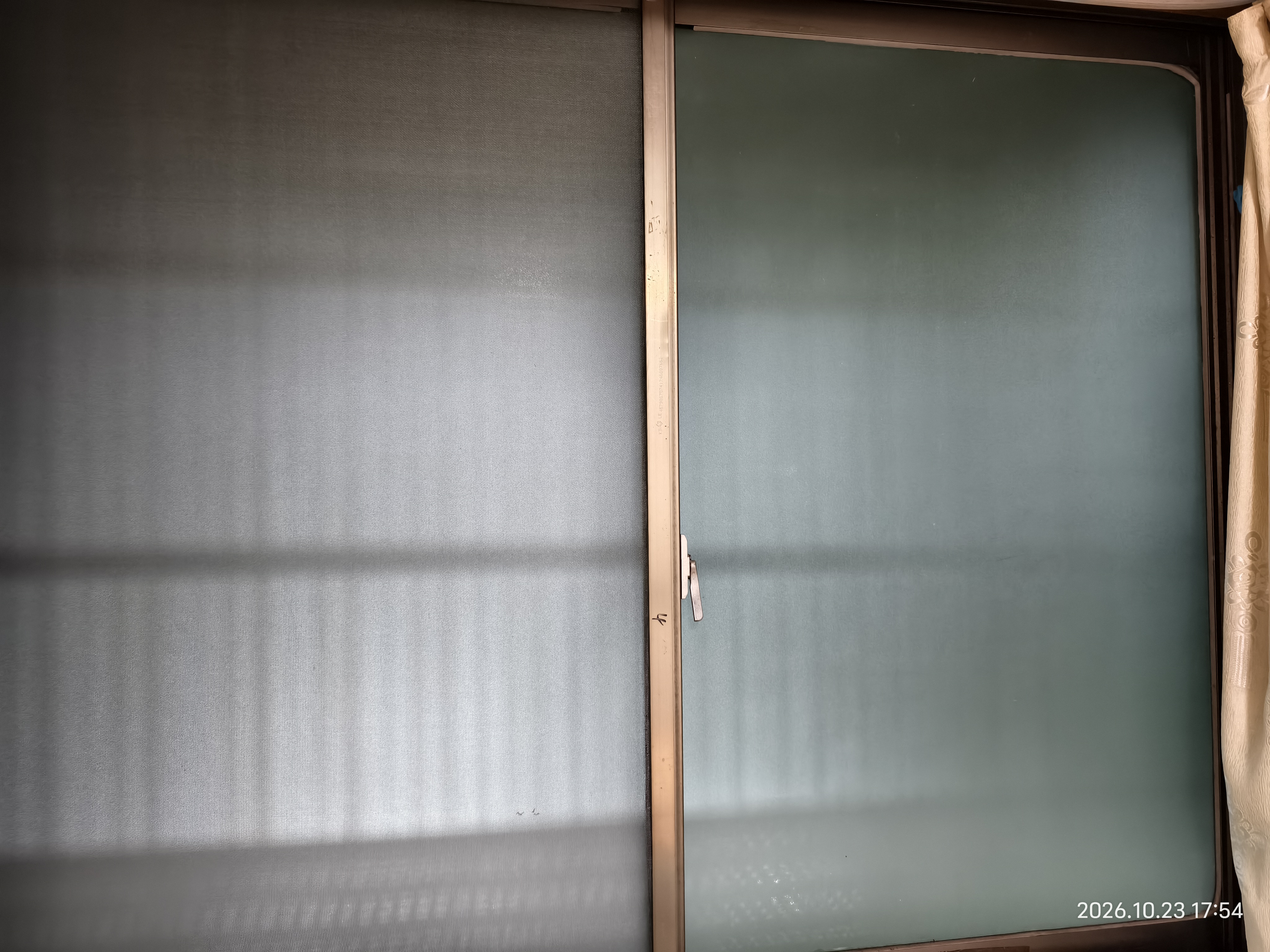 墨斗鱼磨砂玻璃隐私贴膜0.9*2m窗户防窥膜卫生间贴纸浴室厕所透光不透人 实拍图