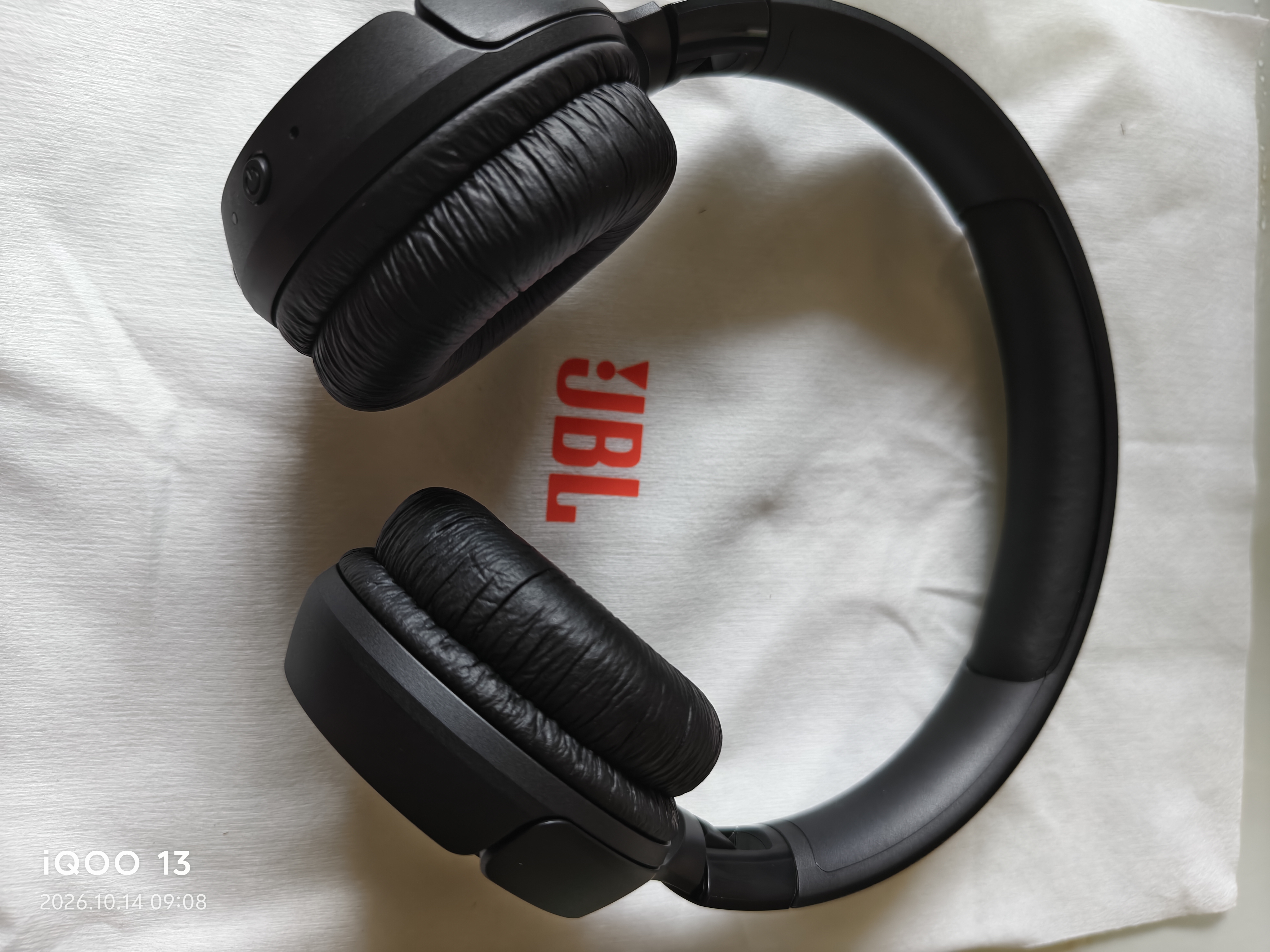 JBL TUNE520BT 头戴式无线耳机 包耳式/压耳式 纯正低频音效 蓝牙5.3 免提通话 音乐游戏网课长续航 TUNE520BT 黑色 压耳式 实拍图