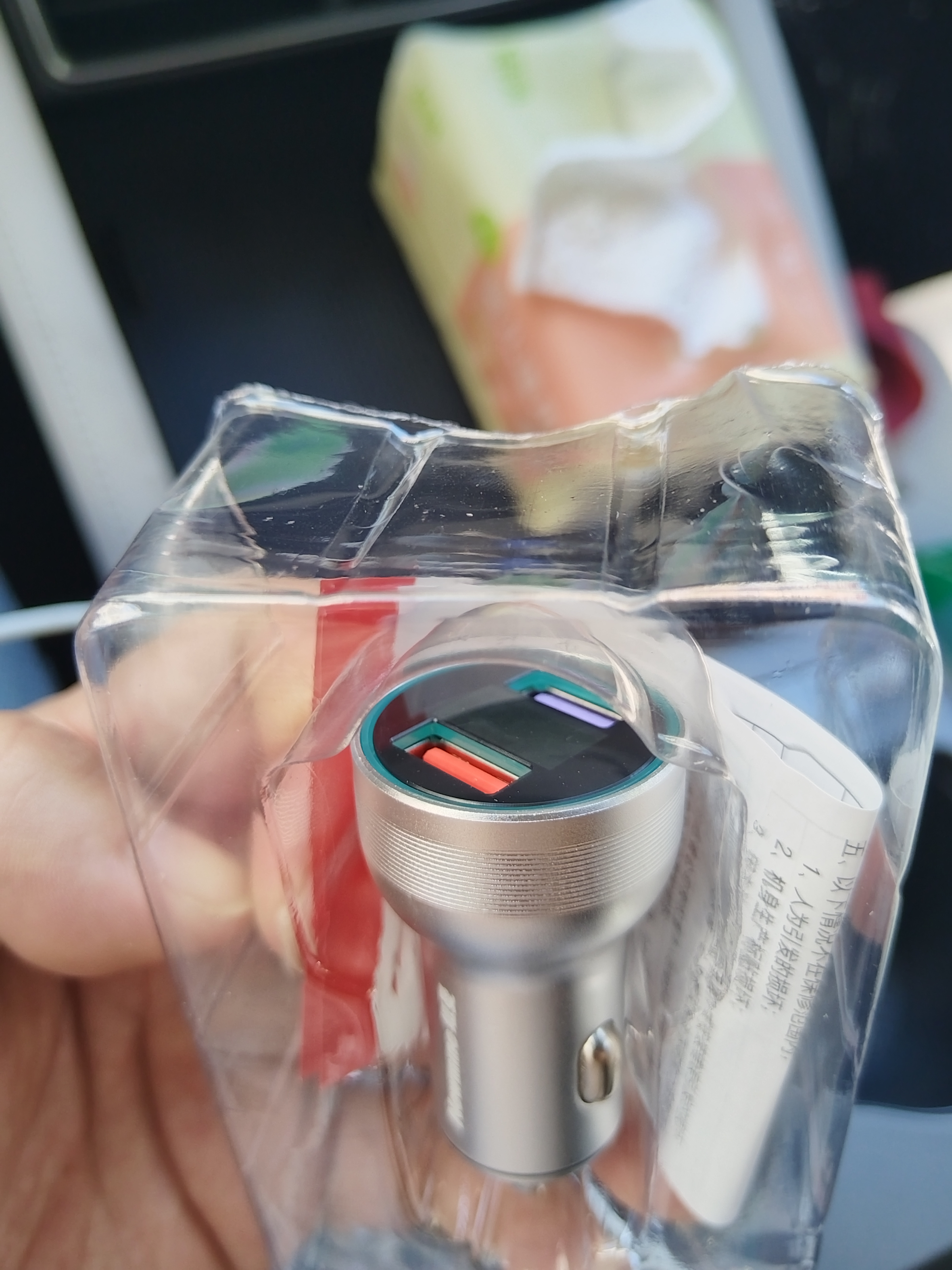 纽曼（Newmine）车载充电器点烟器一拖二双USB金属车充电压显示检测快充SX001-008 实拍图
