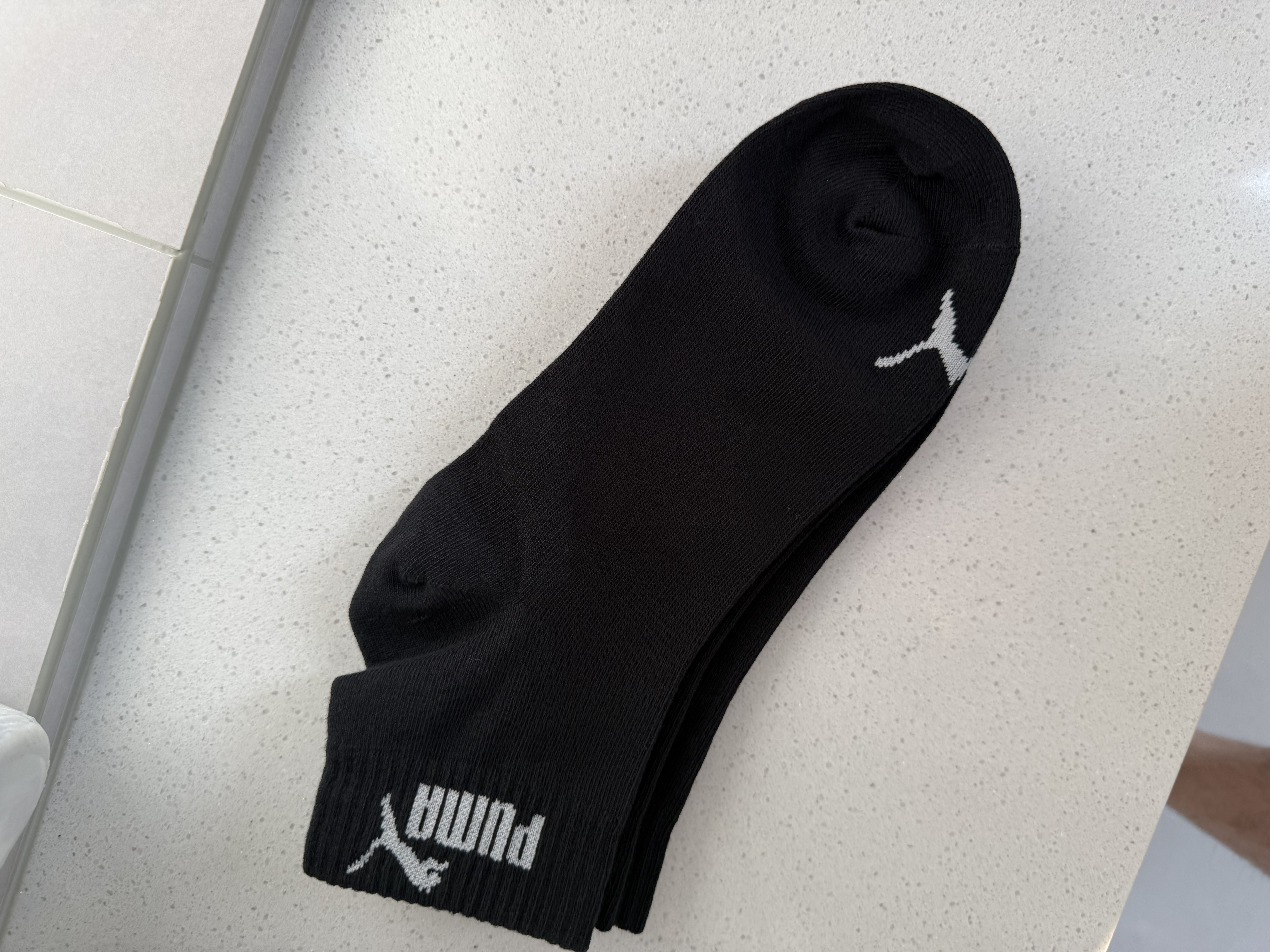 彪马（PUMA）男袜子男士运动休闲款透气中筒棉袜纯色袜男款吸汗秋冬百搭 黑色 3双 均码 EU39-42（适合脚码40-44） 实拍图