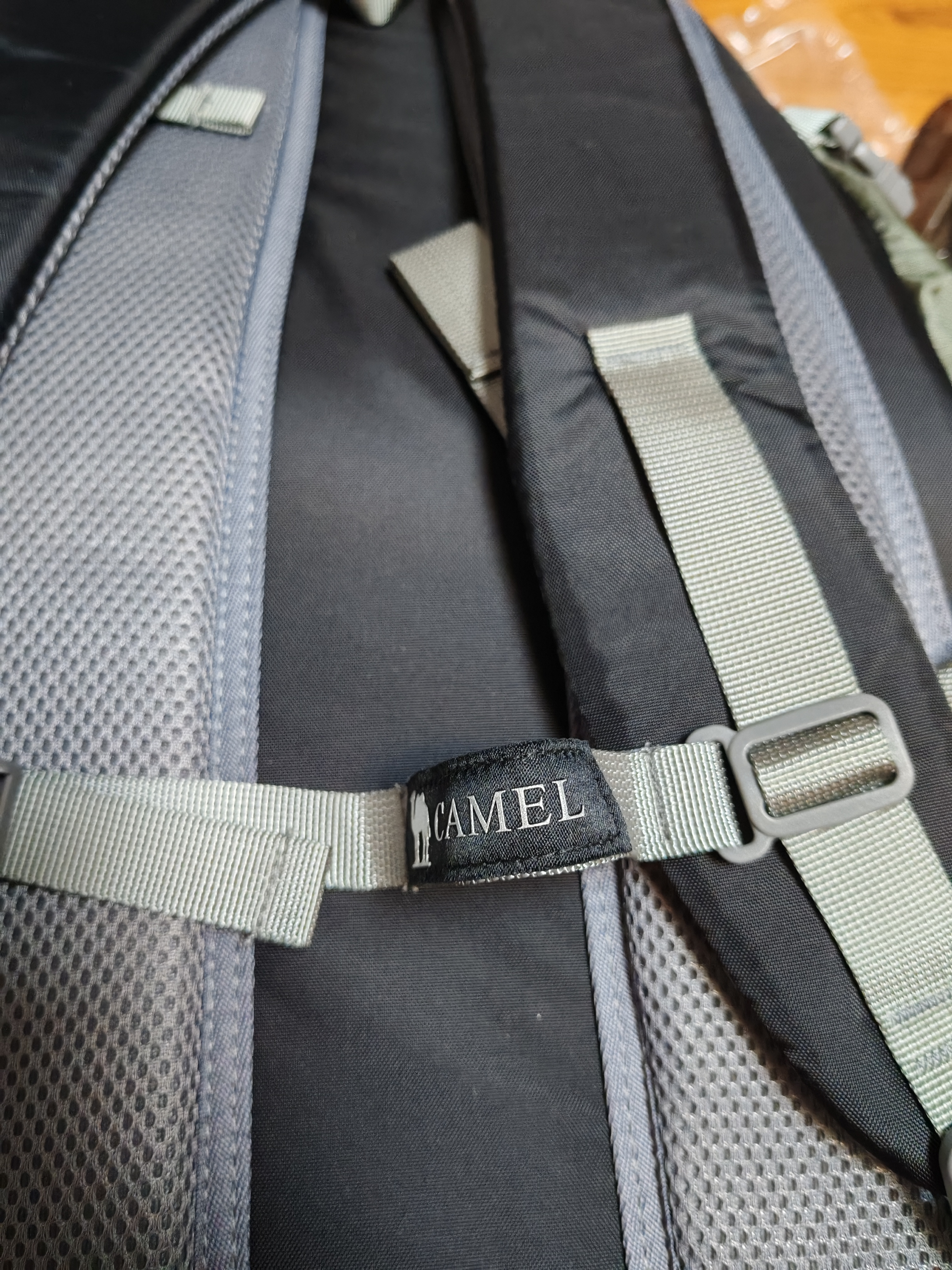 骆驼（CAMEL）户外双肩包大容量多功能防水专业徒步旅行登山包A1W3AZ104A 实拍图