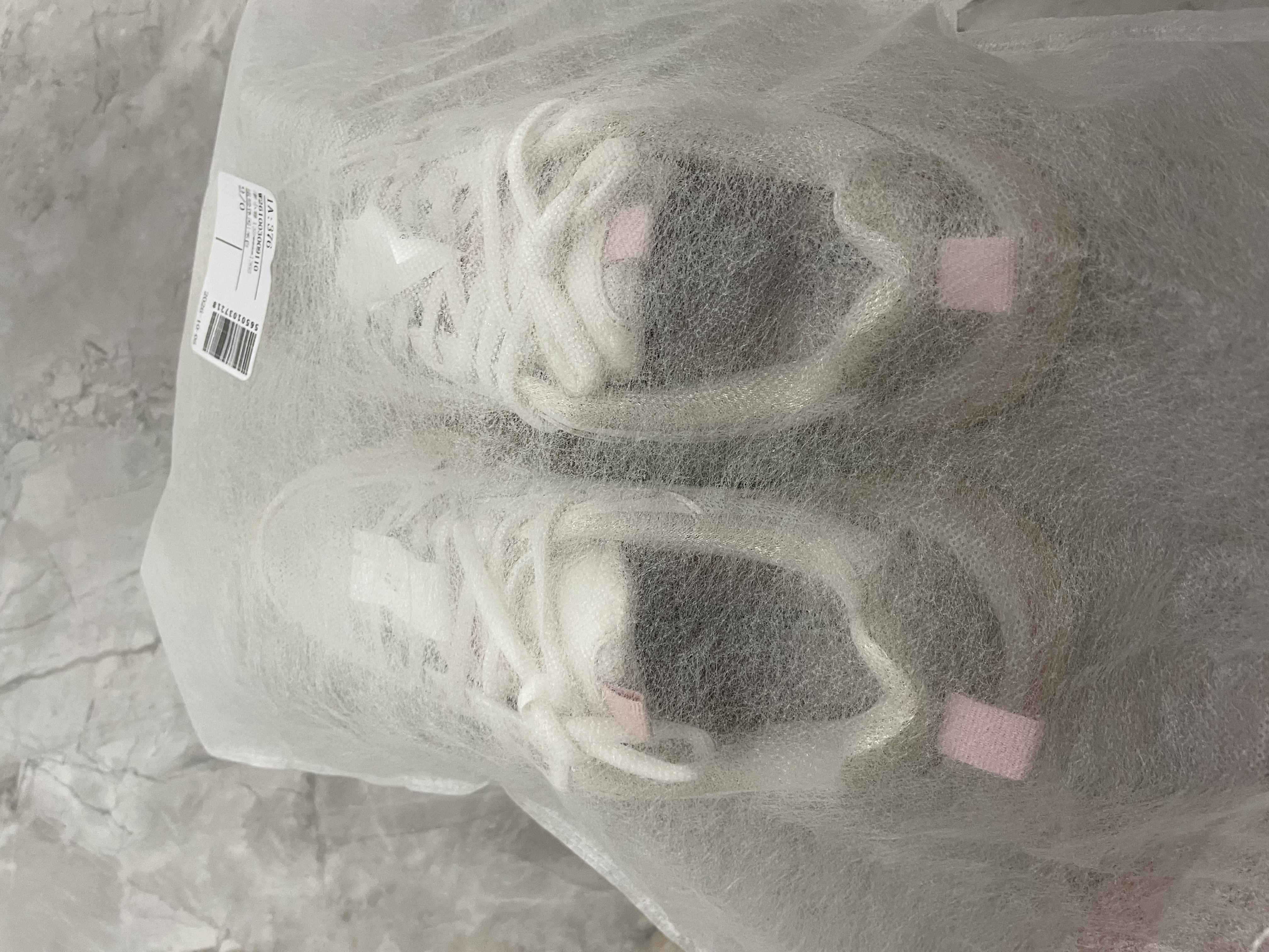 京东洗鞋服务 运动鞋任洗3双 上门取送 去渍整形 价值2000元内运动鞋 实拍图