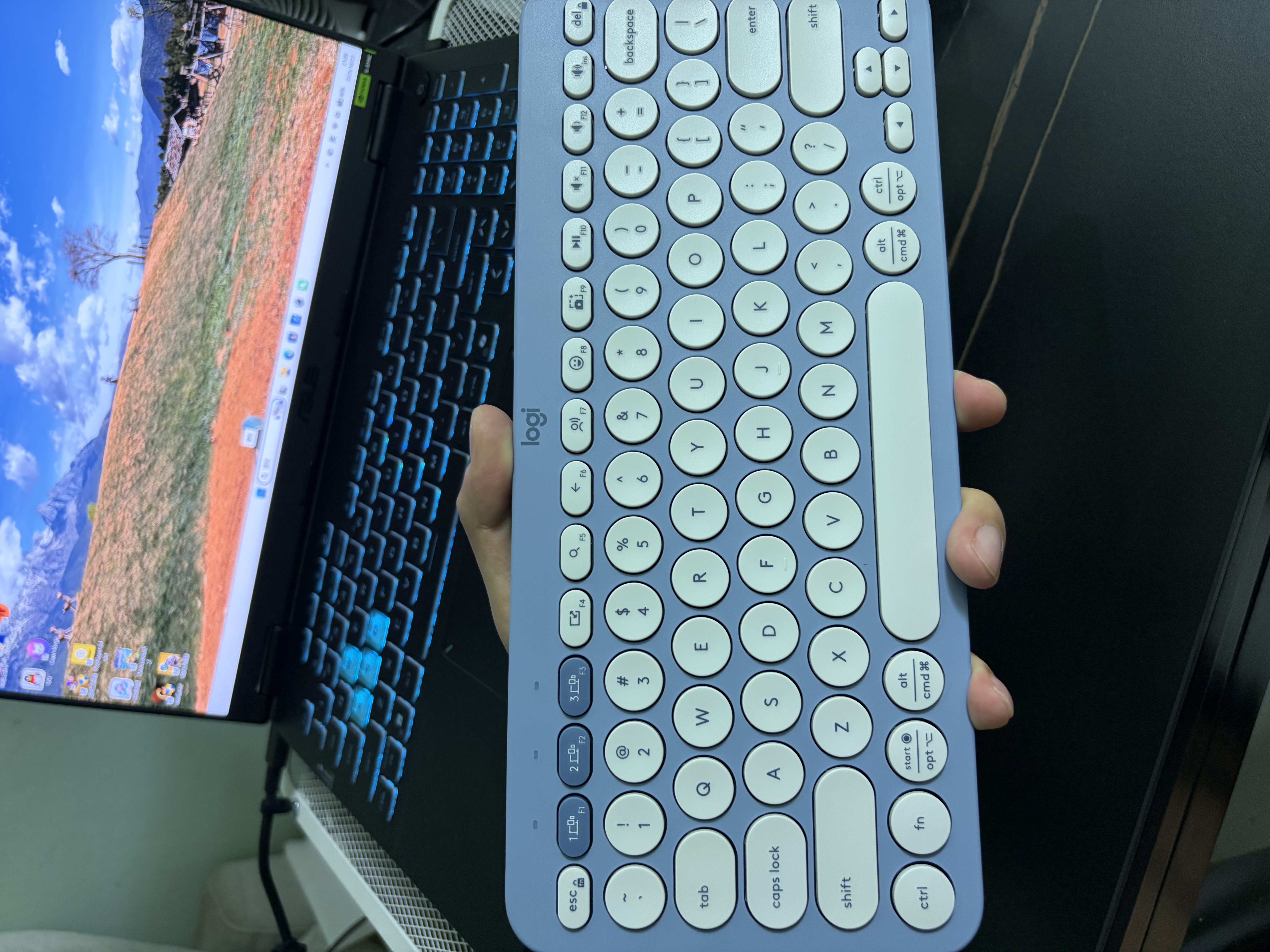 罗技（Logitech）时尚系列K390无线蓝牙键盘 超薄便携  K380升级版蓝色 79键 实拍图