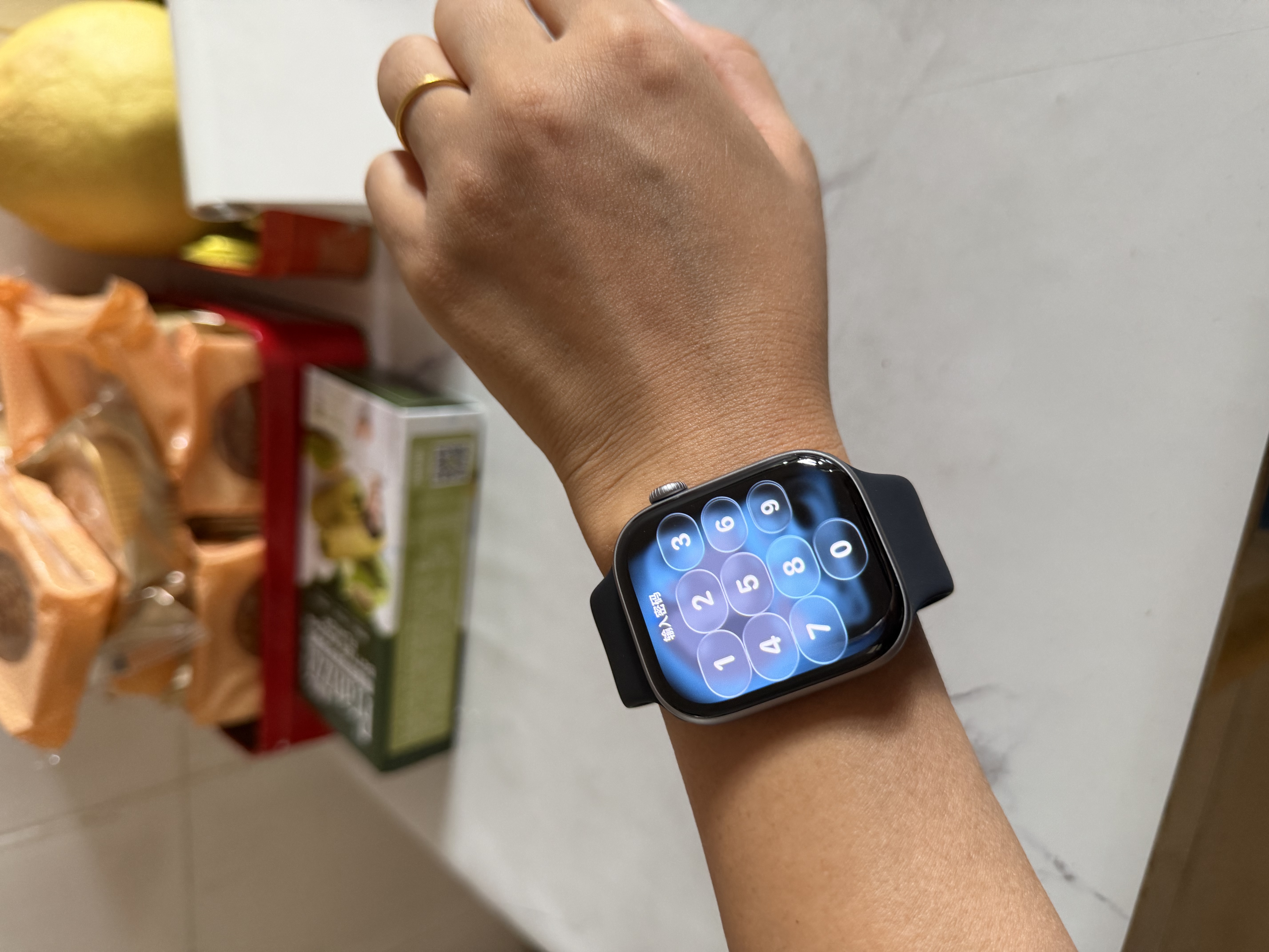 Apple/苹果 Watch S11 智能手表GPS+蜂窝款46毫米深空灰色铝金属表壳黑色运动型表带S/M MFDD4CH/B 实拍图