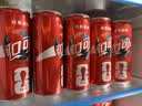 可口可乐（Coca-Cola）经典口味 汽水饮料 碳酸饮料 330ml*24摩登/主题罐 随机发货 实拍图