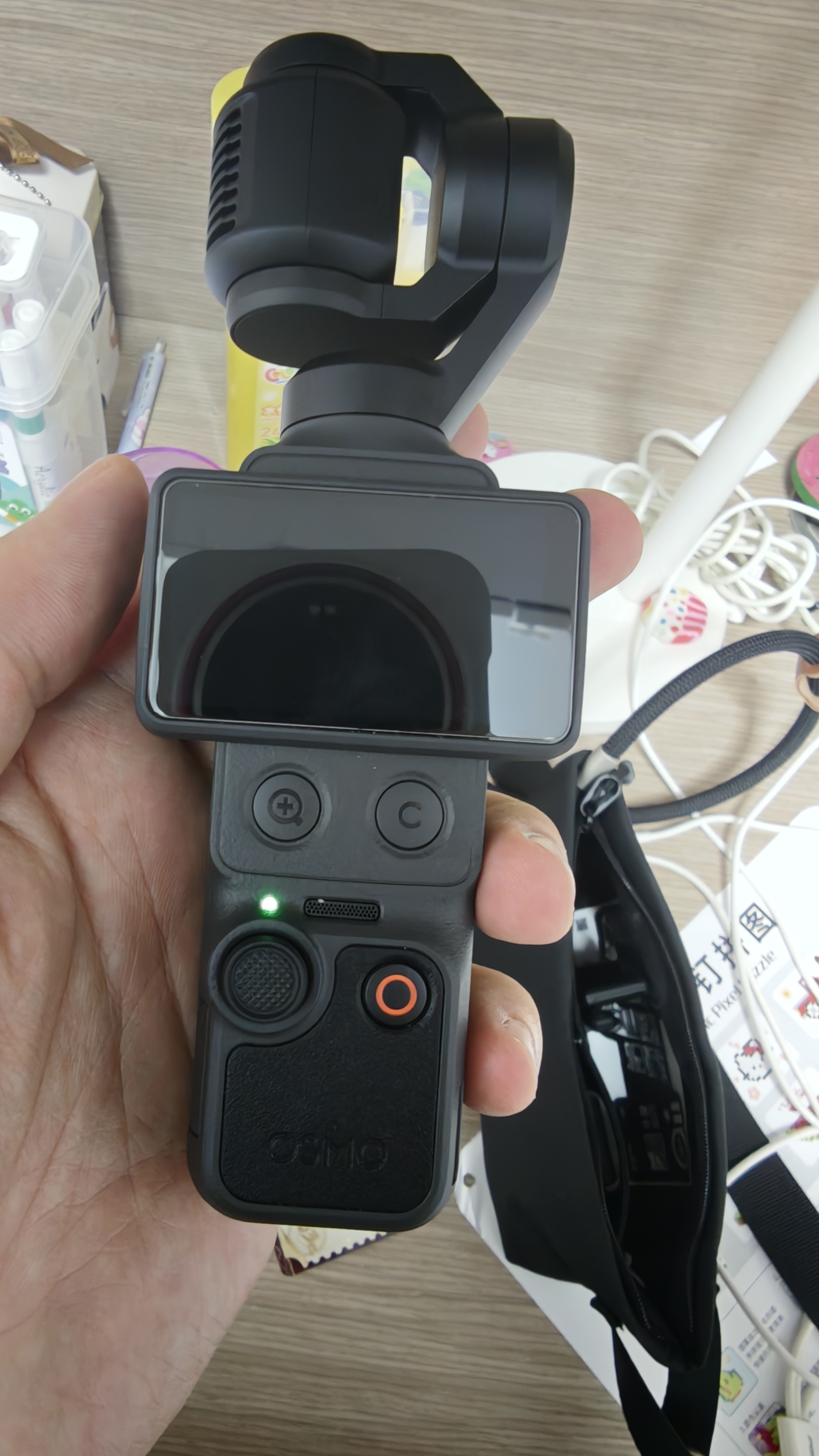 大疆Pocket 4【新品补贴】大疆口袋云台相机 OP灵眸手持运动数码相机 旅游vlog 大疆pocket4 标准套装 【官方标配·正品保障】 【激活后发】 实拍图