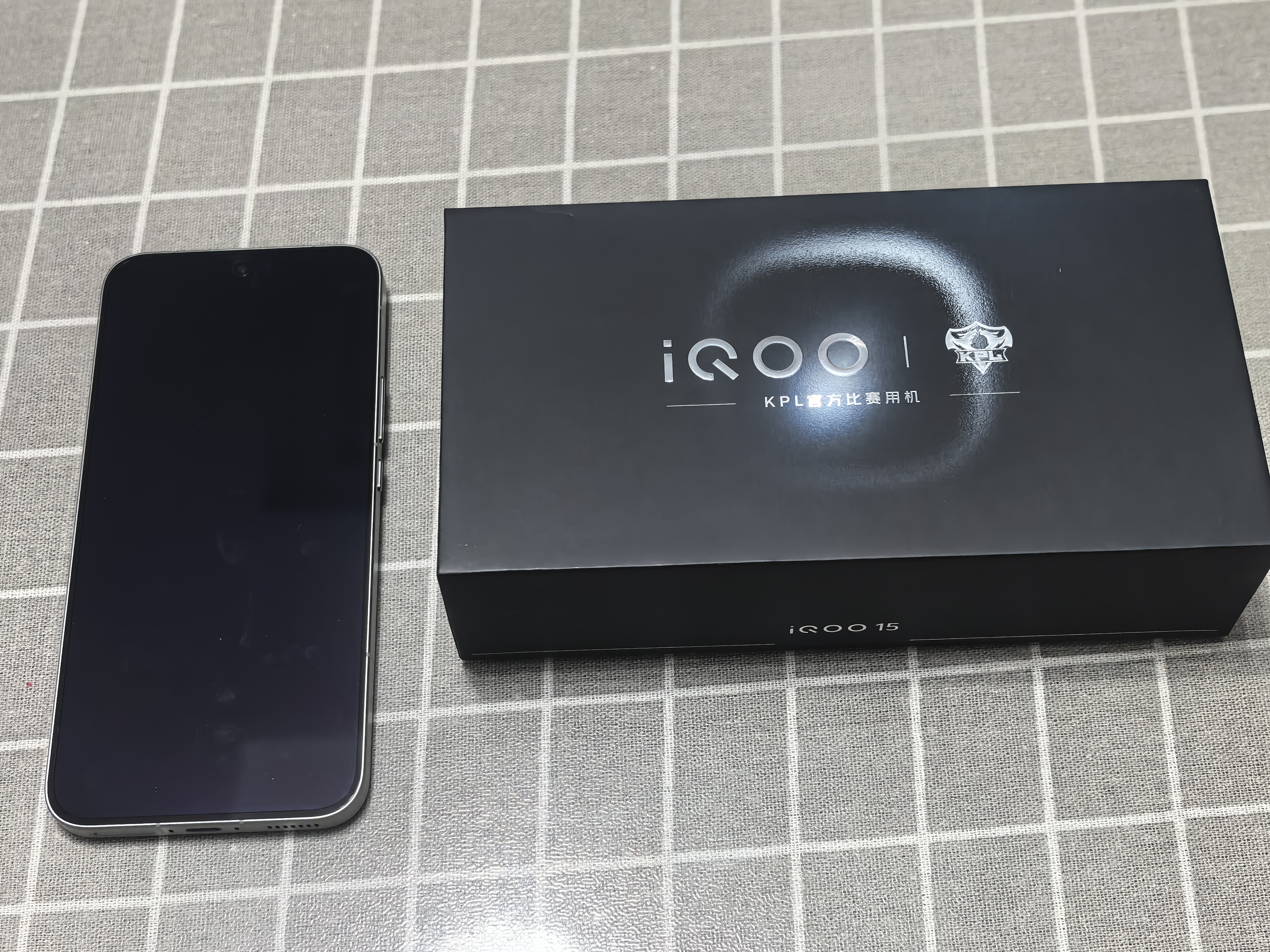 vivo iQOO 15 16GB+512GB 凌云 第五代骁龙8至尊版 2K 三星珠峰屏 国家补贴 iqoo15游戏电竞手机 实拍图