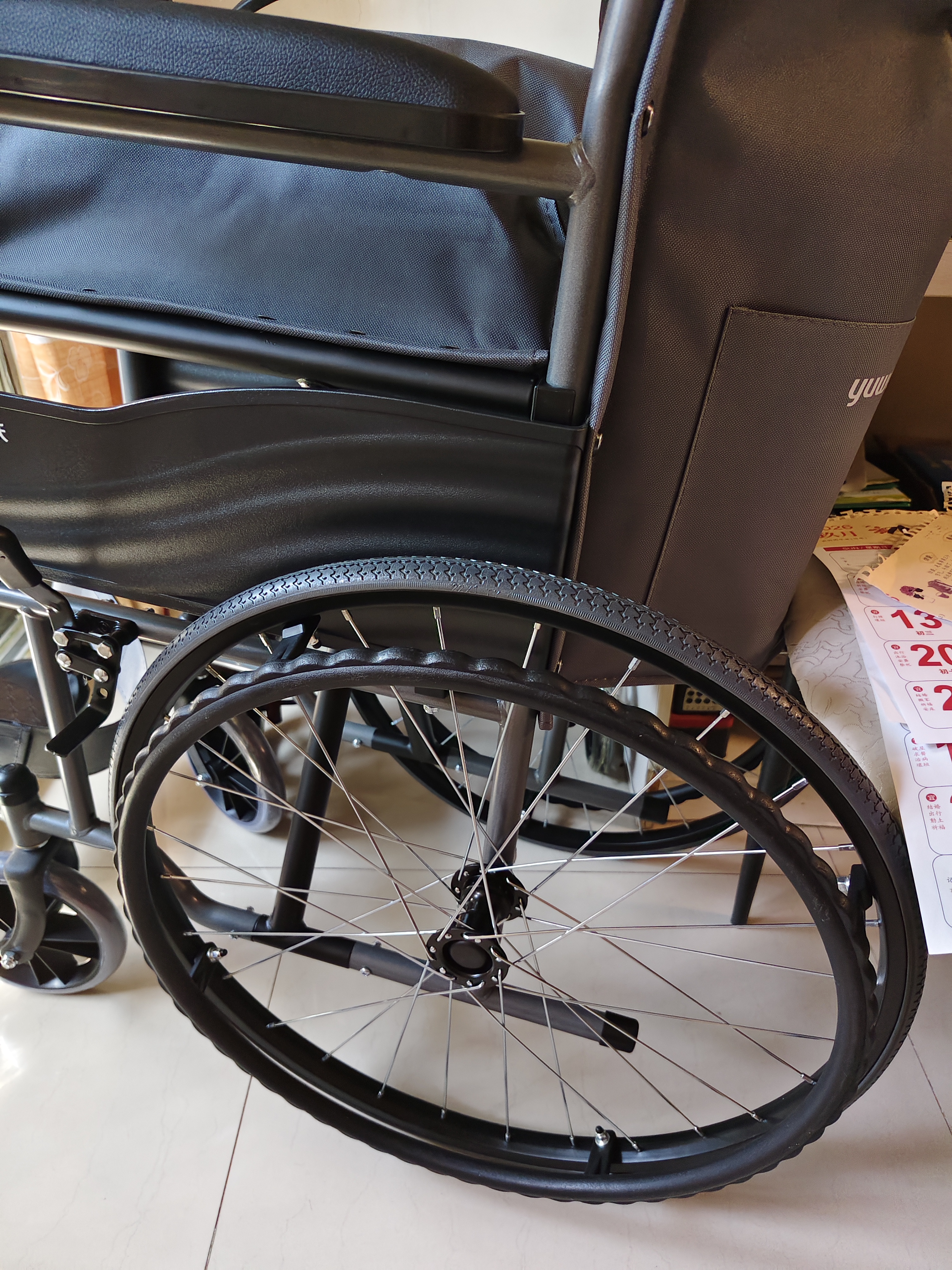 鱼跃（yuwell）手动轮椅车大轮轻便可折叠老人专用出行代步仅14kg加固钢管H051 实拍图