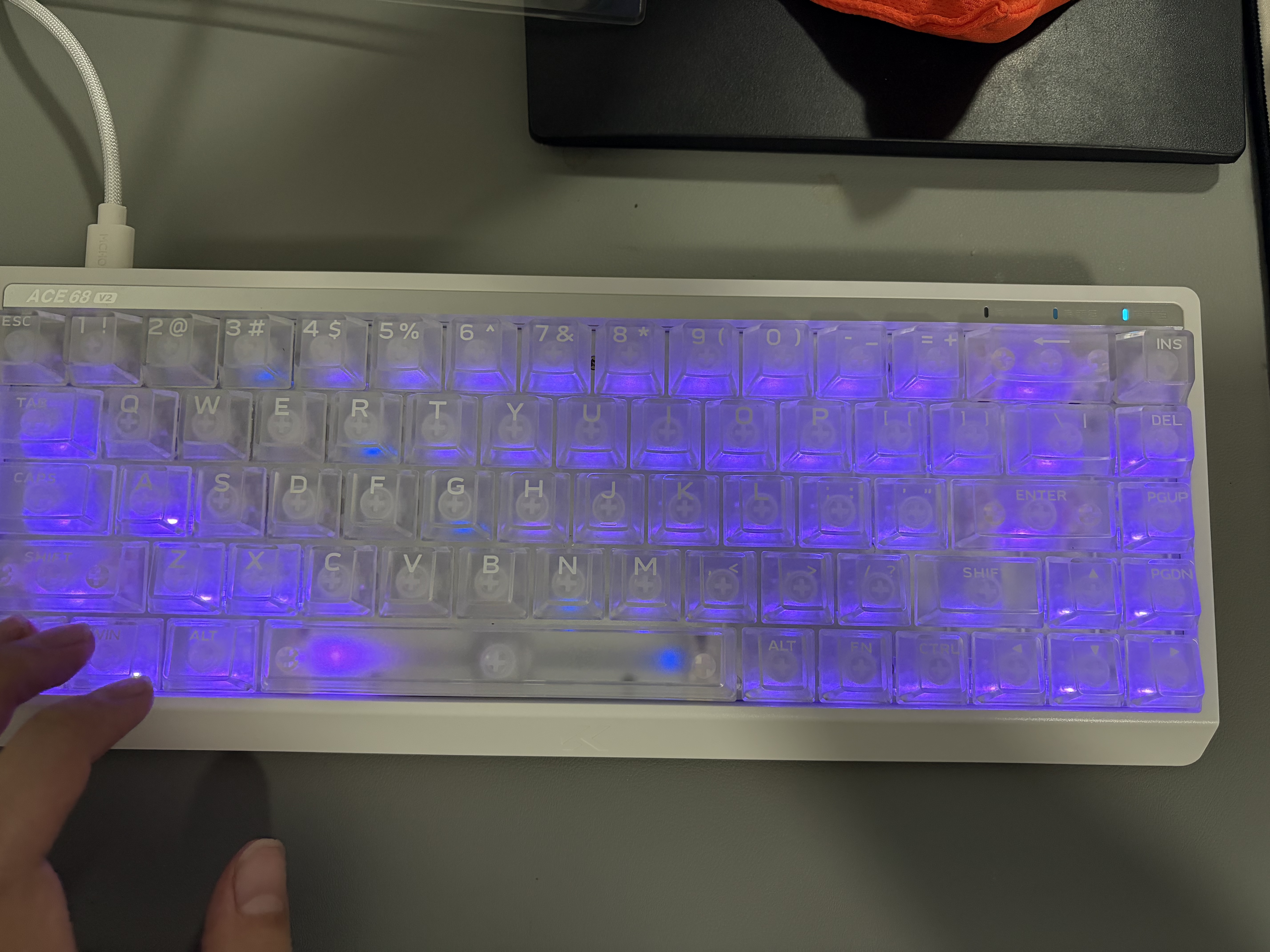 迈从（MCHOSE）Ace 68 V2磁轴键盘Gus同款RT电竞游戏低延迟60pro机械有线68键配列FPS双驱动无畏契约 Ace 68 V2 超竞版雾透白 宝马磁轴+RT键 实拍图