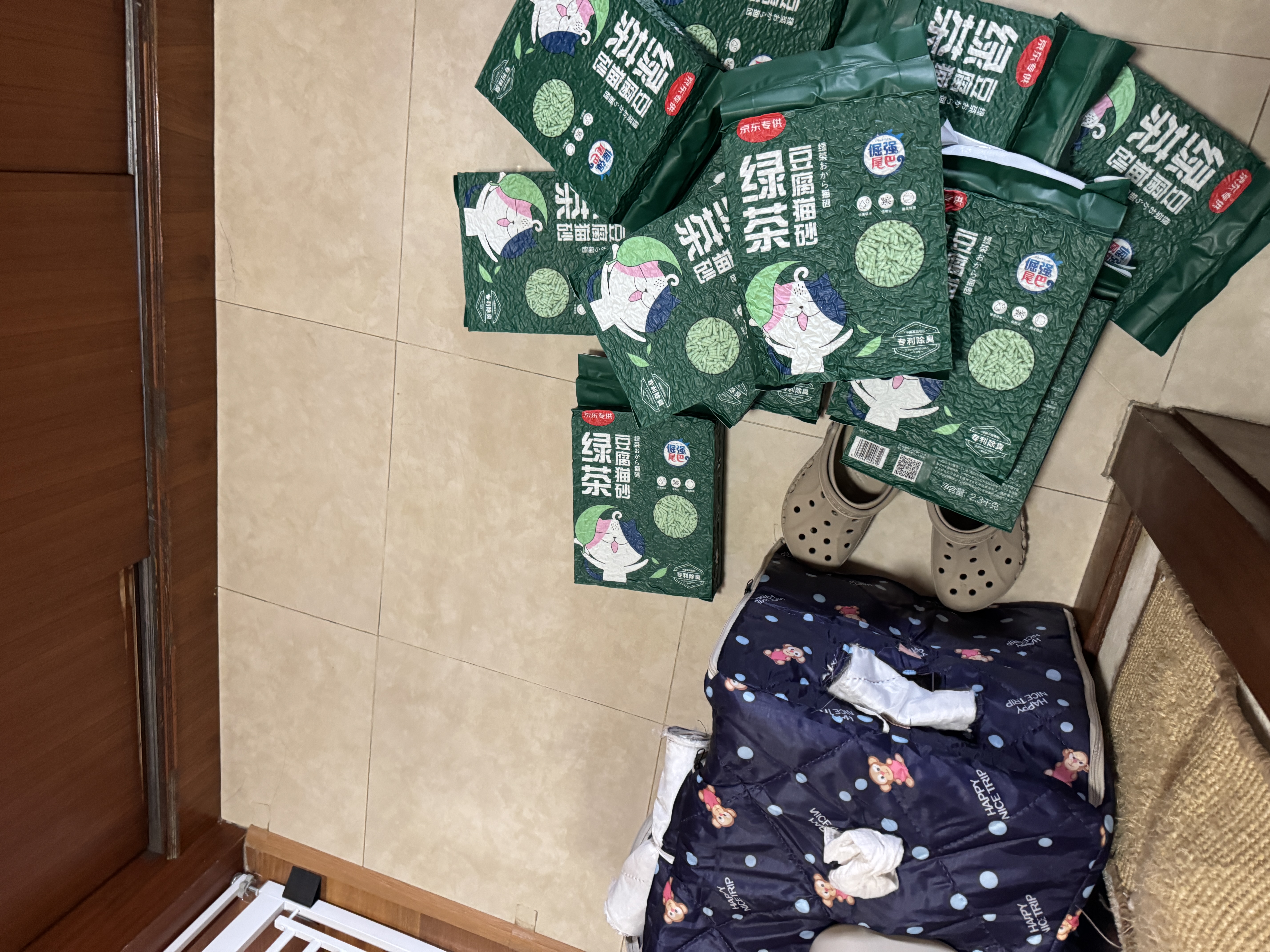 倔强尾巴绿茶100%纯豆腐猫砂 专利除臭不粘爪可冲厕所 京东专供4.6斤*6袋 实拍图