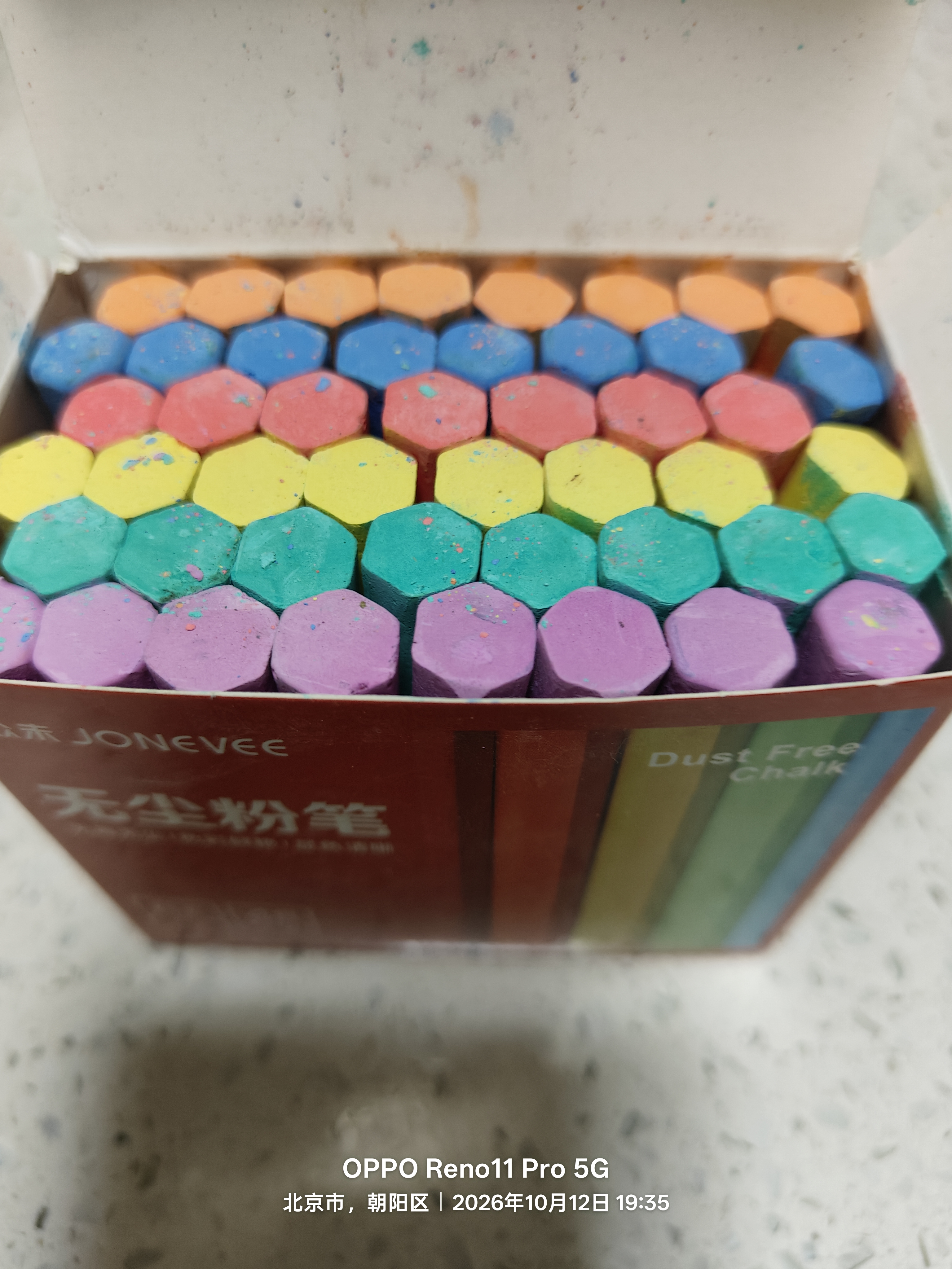 众未(JONEVEE)【全网低价】6色48支彩色粉笔套装六角无尘粉笔黑板报专用粉笔画板儿童涂鸦ZWCK-5212 实拍图