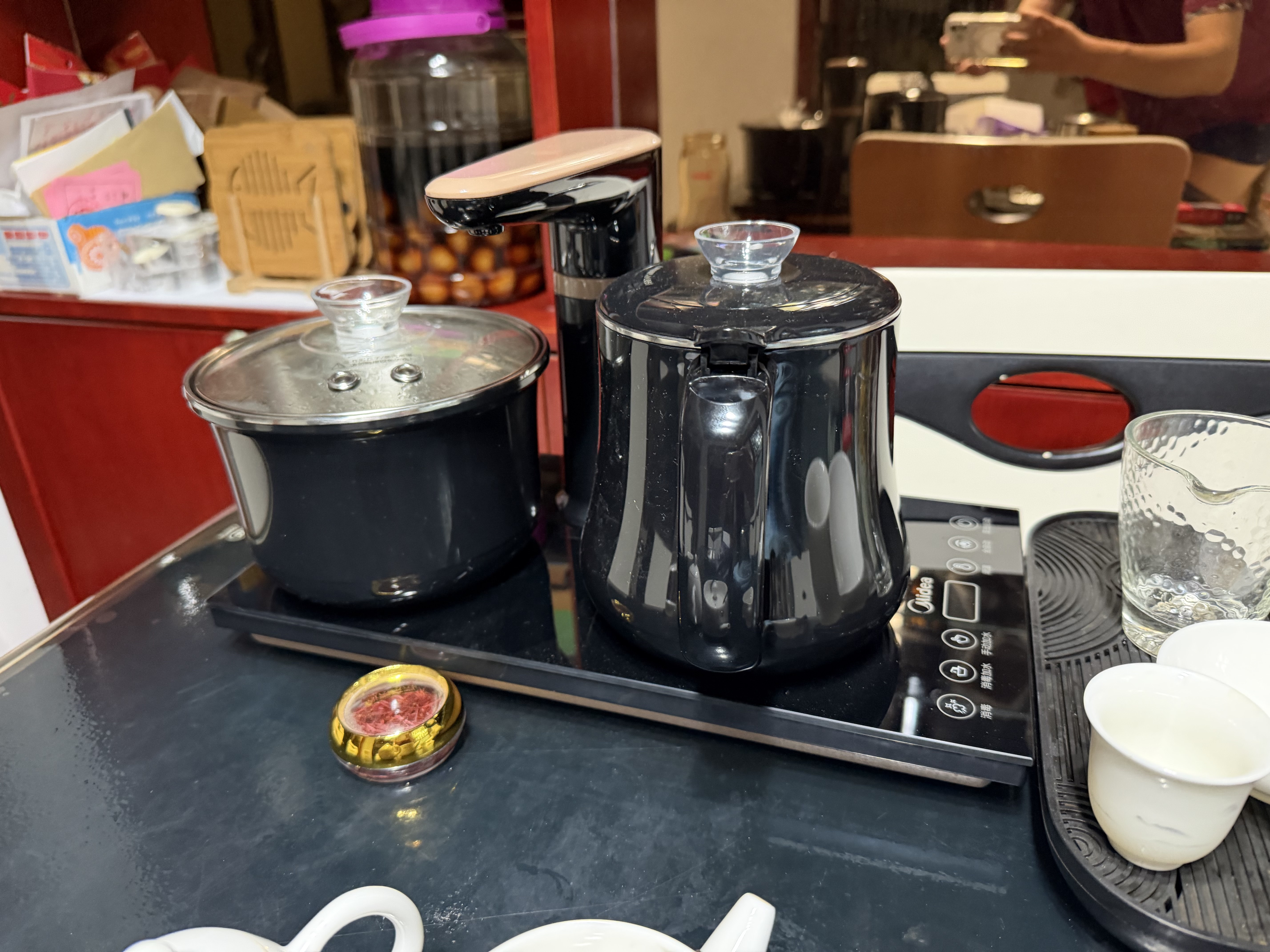 美的（Midea）智能自动上水煮茶器电热水壶0.7L茶台一体电茶炉烧水壶电水壶304不锈钢电茶盘C13 实拍图