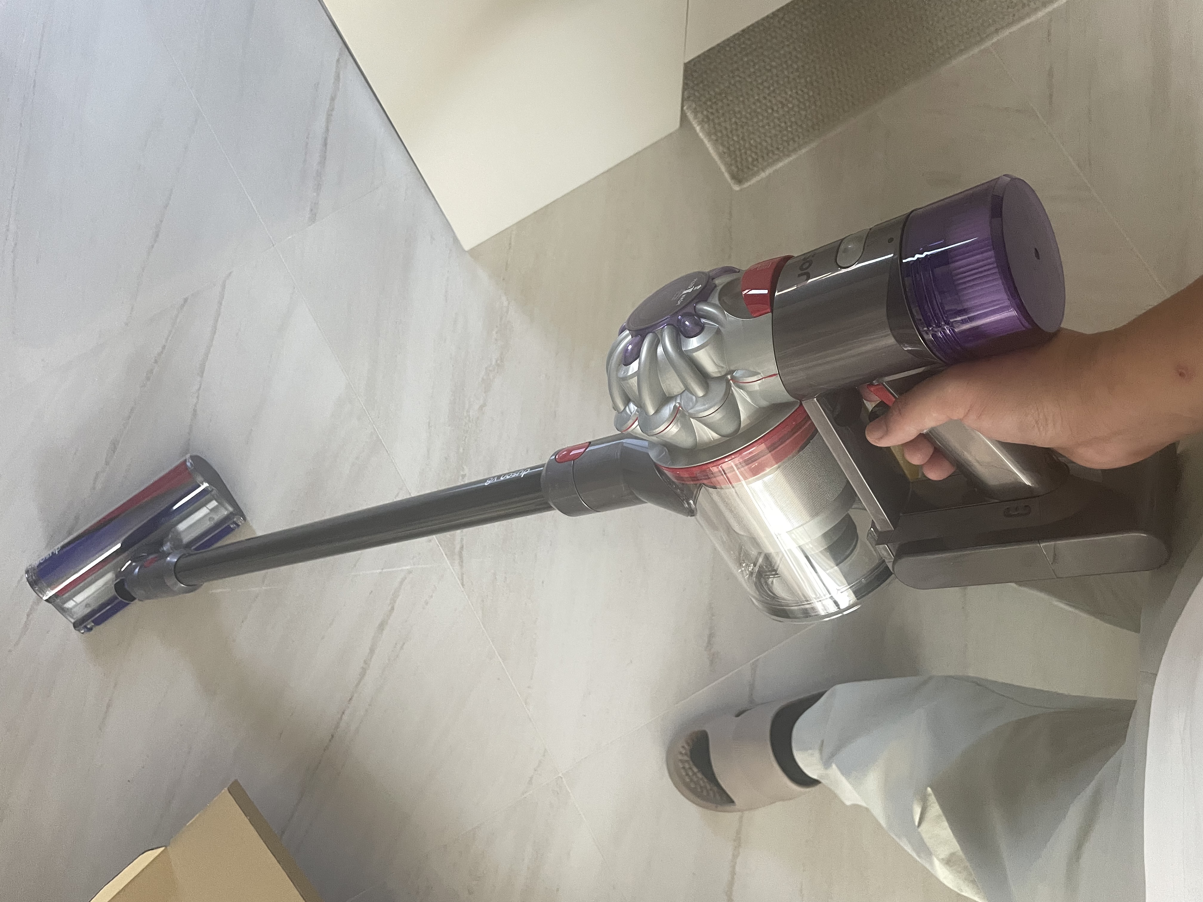 戴森（DYSON） V8无绳吸尘器 手持无线吸尘器 除螨 宠物 家庭适用 实拍图