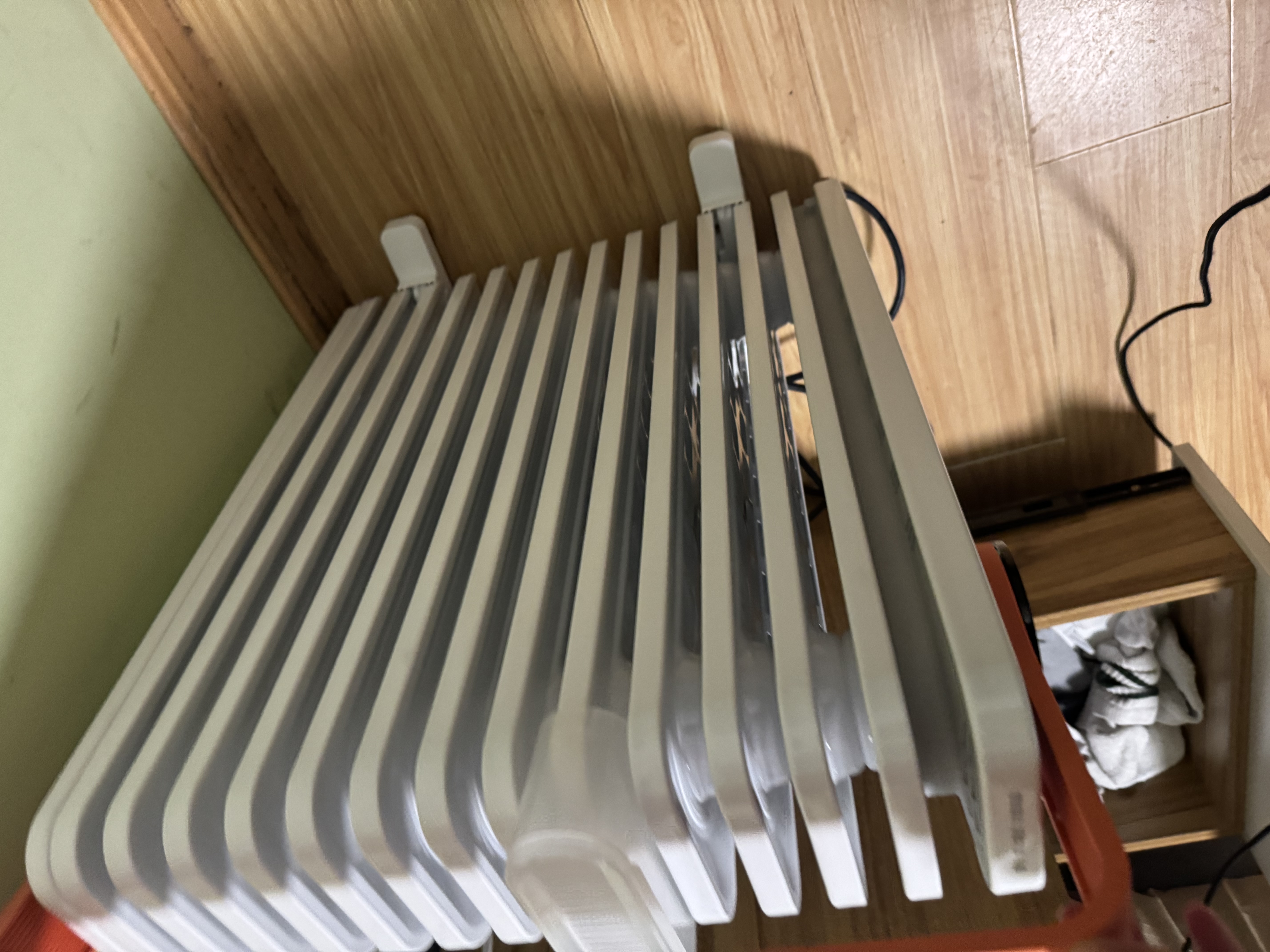 美的（Midea）【AI语音】油汀取暖器家用电热电暖器 婴儿防烫电暖气智能遥控 节能全屋速热加湿烤火炉 HYR22XGR 实拍图