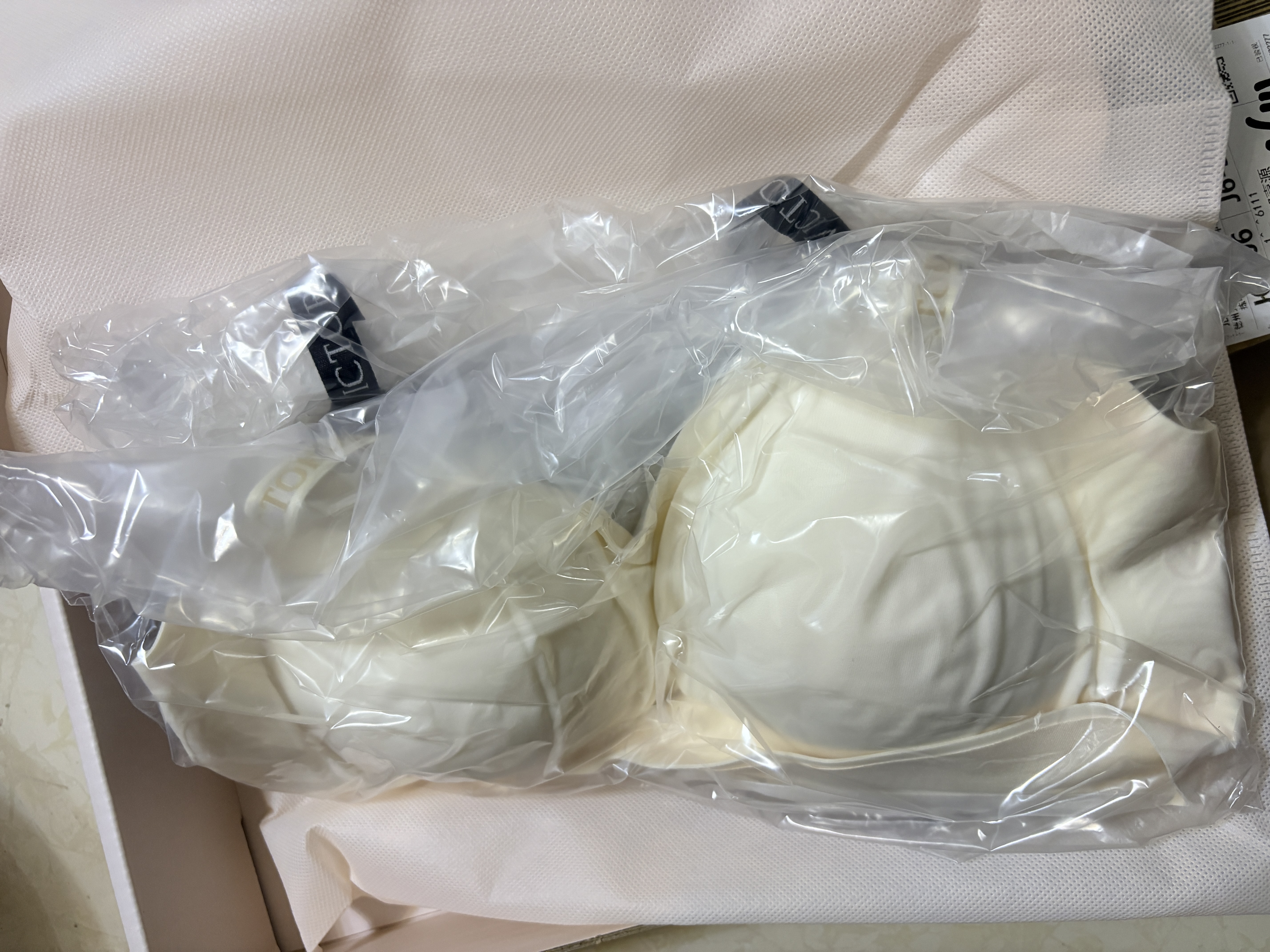维多利亚的秘密明星同款维密薄款内衣反重力无痕文胸PRO微聚拢MAX大胸显小 4SLS香草白-光面花纹 11214343 L ：MAX三排扣（80C/80D/85A/85B 实拍图